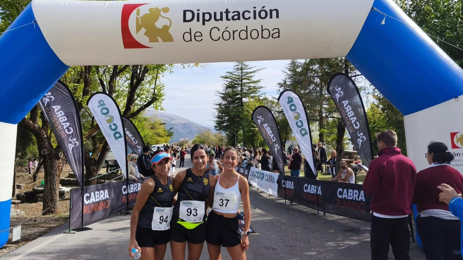 El podio femenina de la 39 Subida Pedestre al Santuario Virgen de la Sierra, en Cabra.