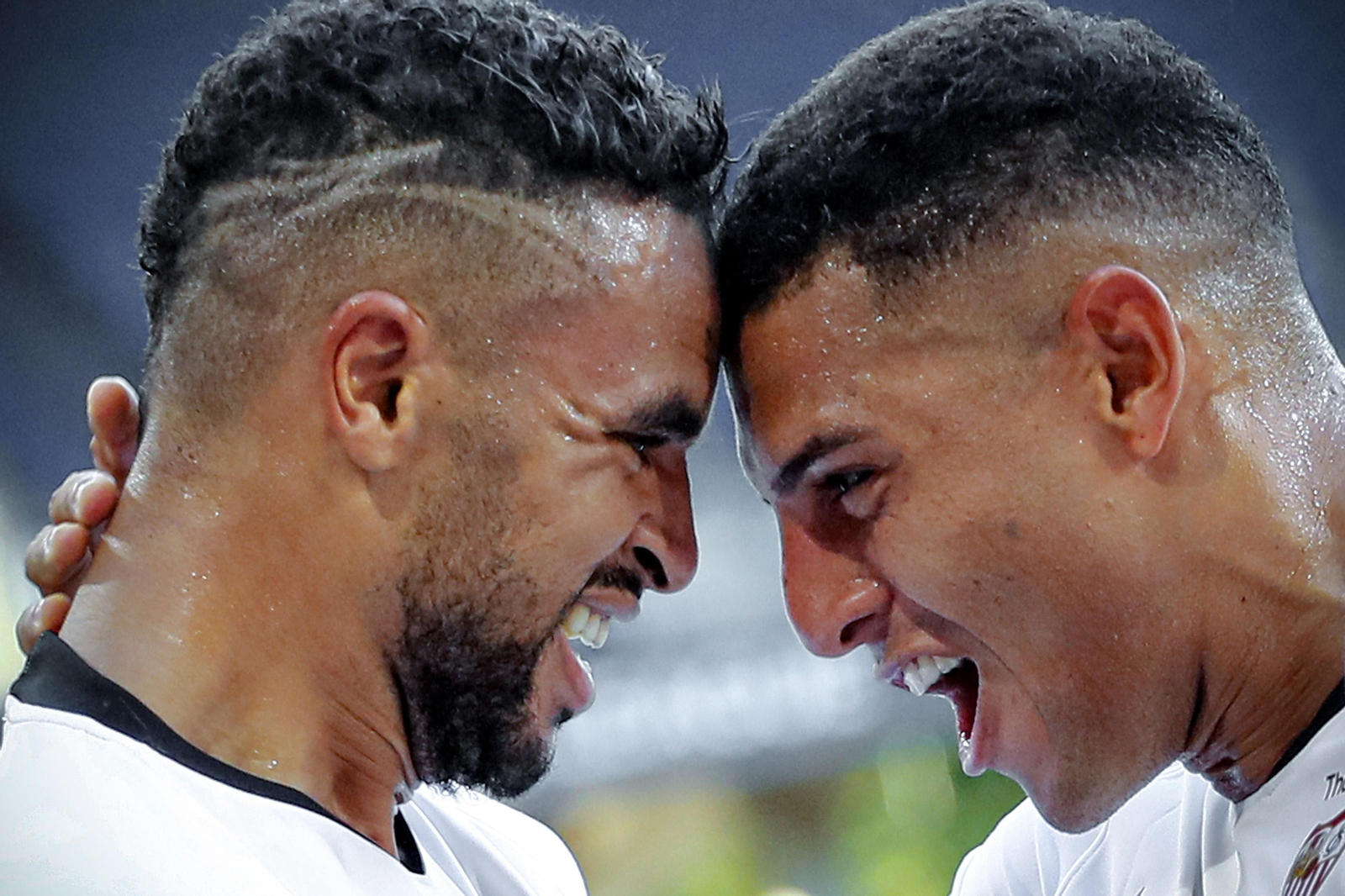 El primero y el penúltimo: En-Nesyri y Diego Carlos son los extremos de la cadena.