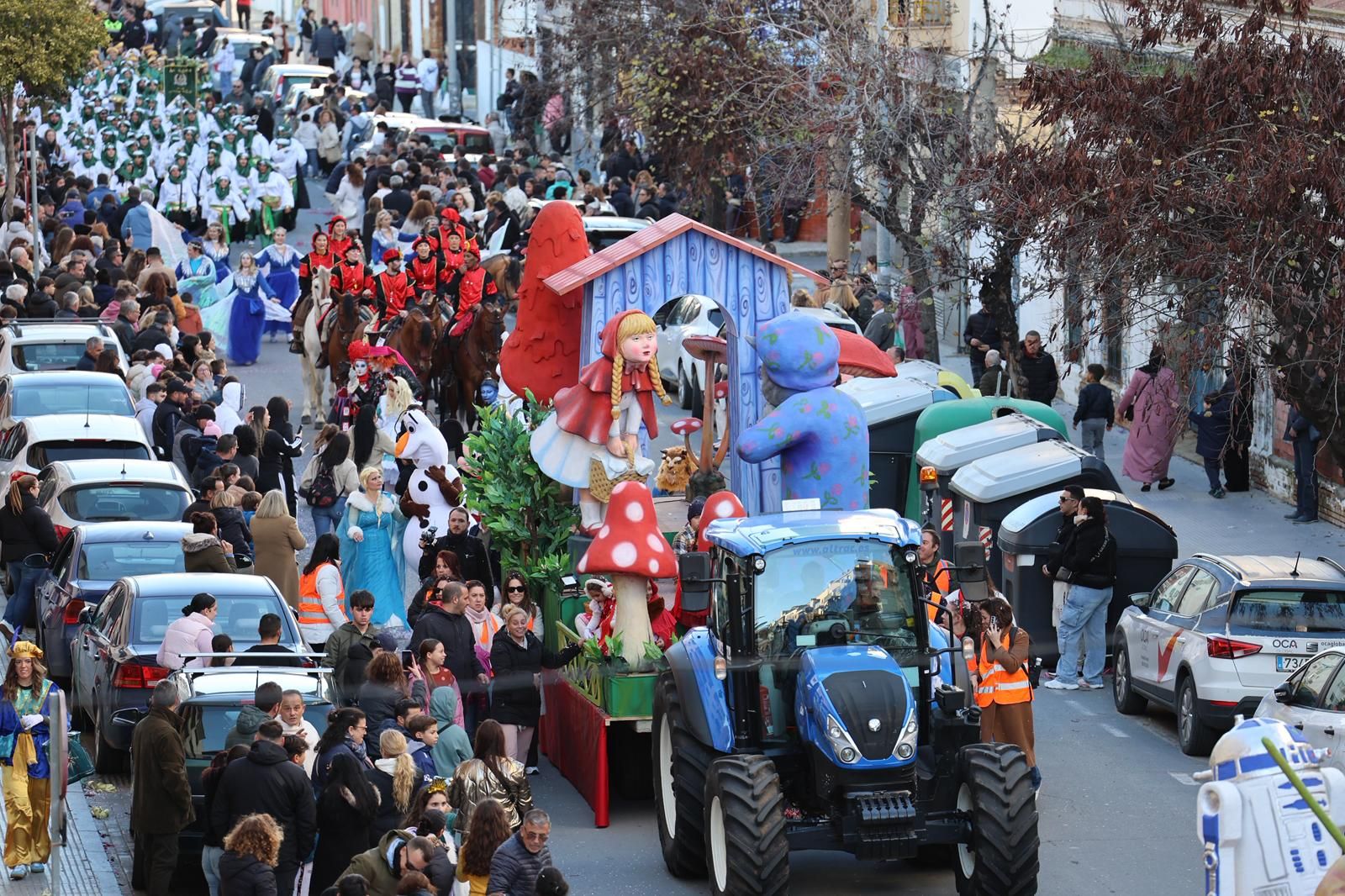 Fotografías de la salida de la Cabalgata de Reyes Magos de Huelva este 2026 por las calles de la ciudad