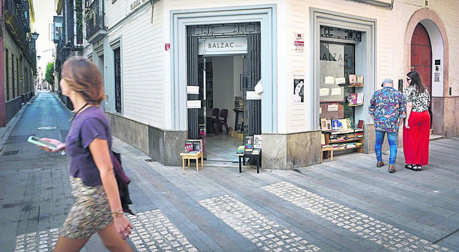 Escaparate de la librería Balzac, en la esquina de Baños con Miguel Cid.
