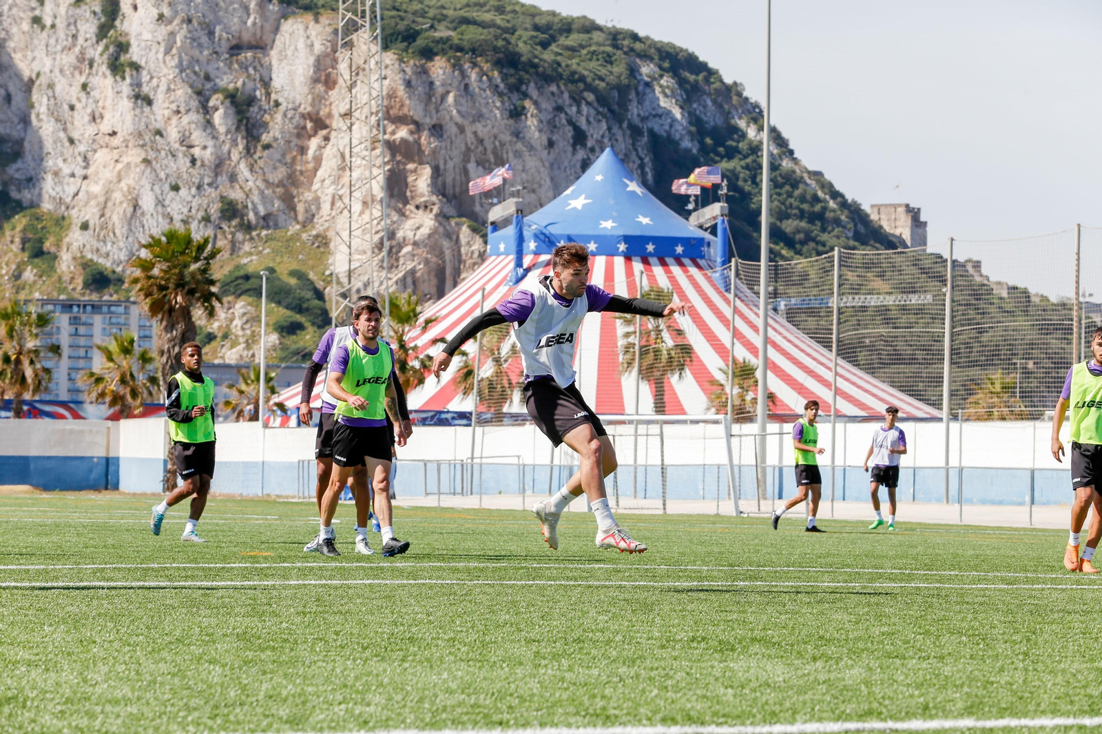 La Balona prepara sobre césped sintético el partido en Lebrija