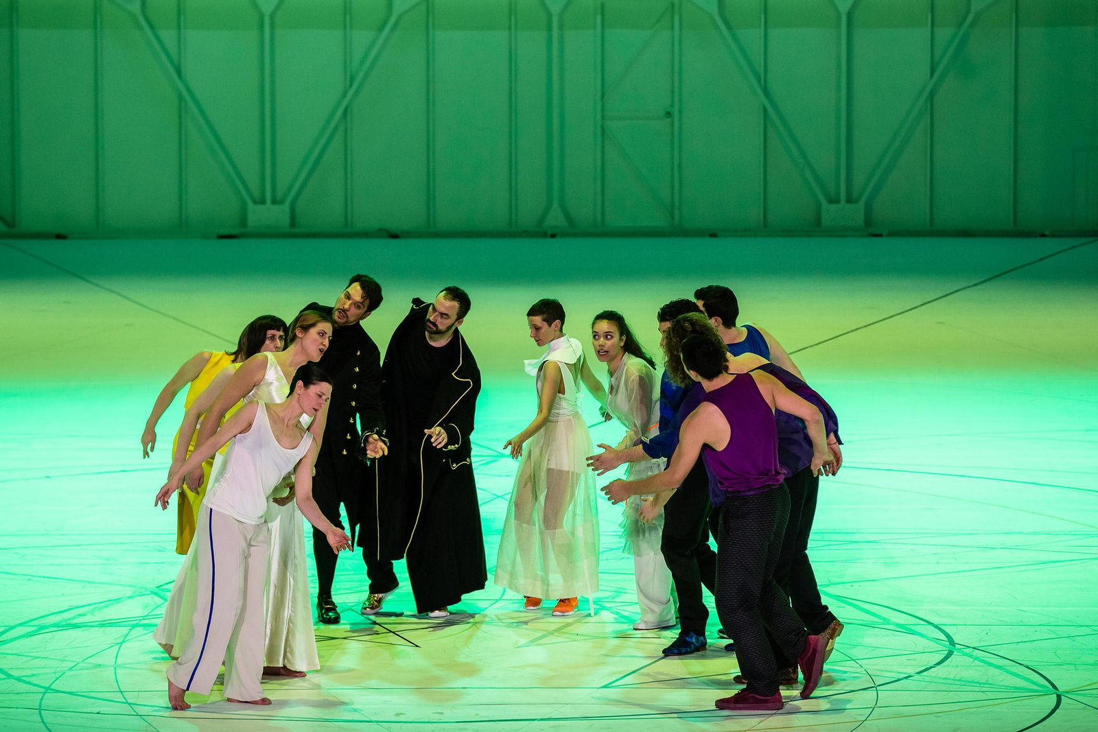 Los cantantes son doblados por bailarines en esta versión escenificada por Keersmaeker.