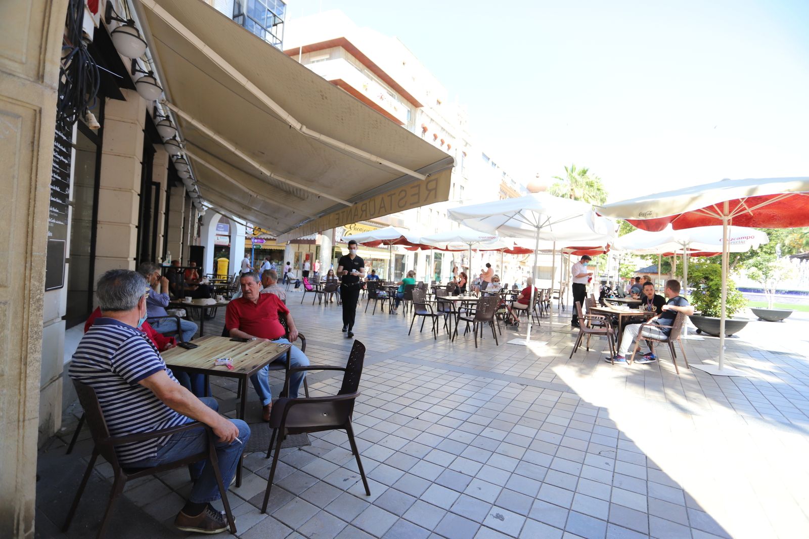 Imágenes de bares y restaurantes de la ciudad de Huelva en el inicio de la fase dos