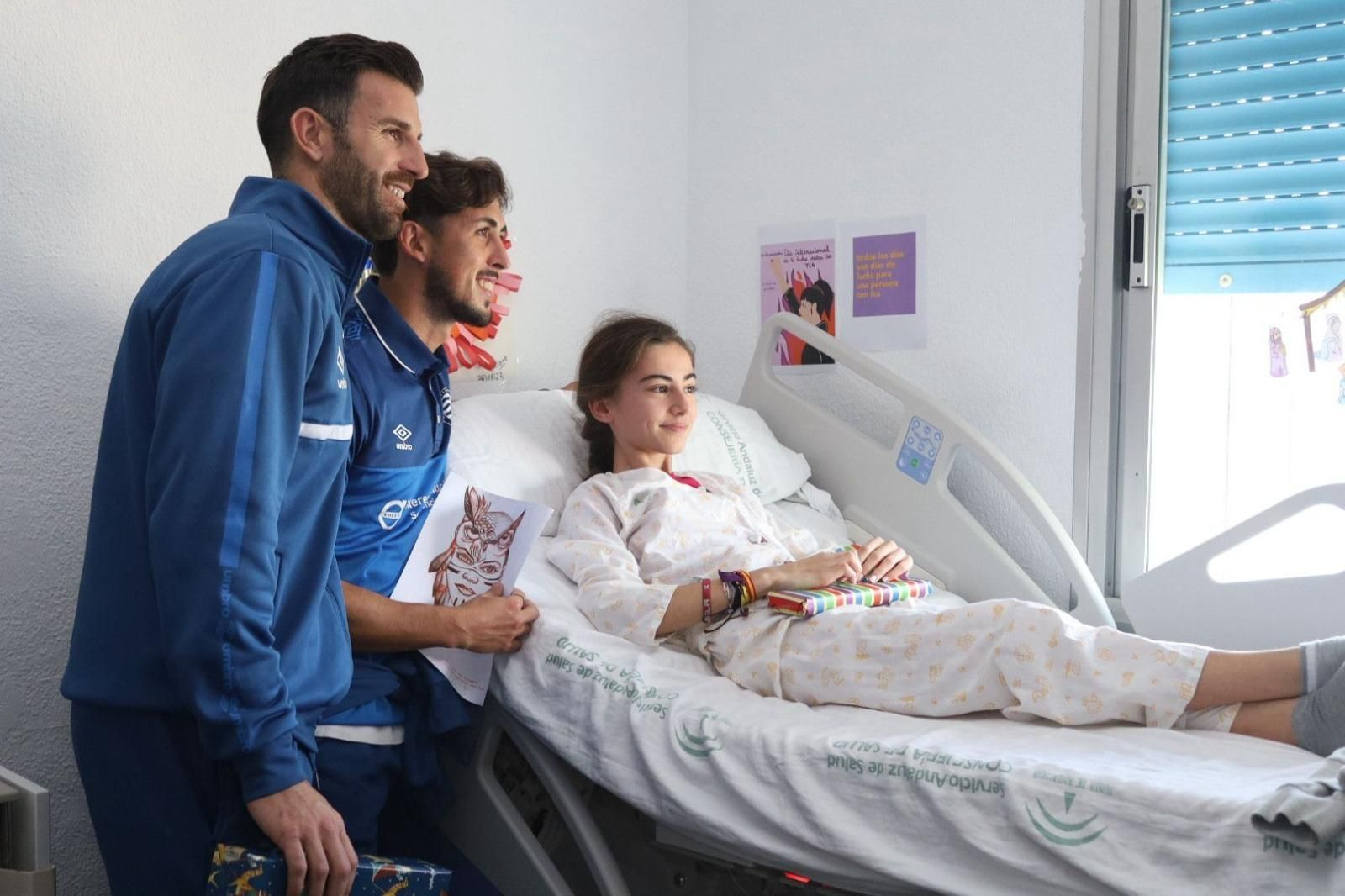 El Xerez DFC entrega regalos a los niños ingresados en el Hospital de Jerez El Xerez DFC entrega regalos a los niños ingresados en el Hospital de Jerez
