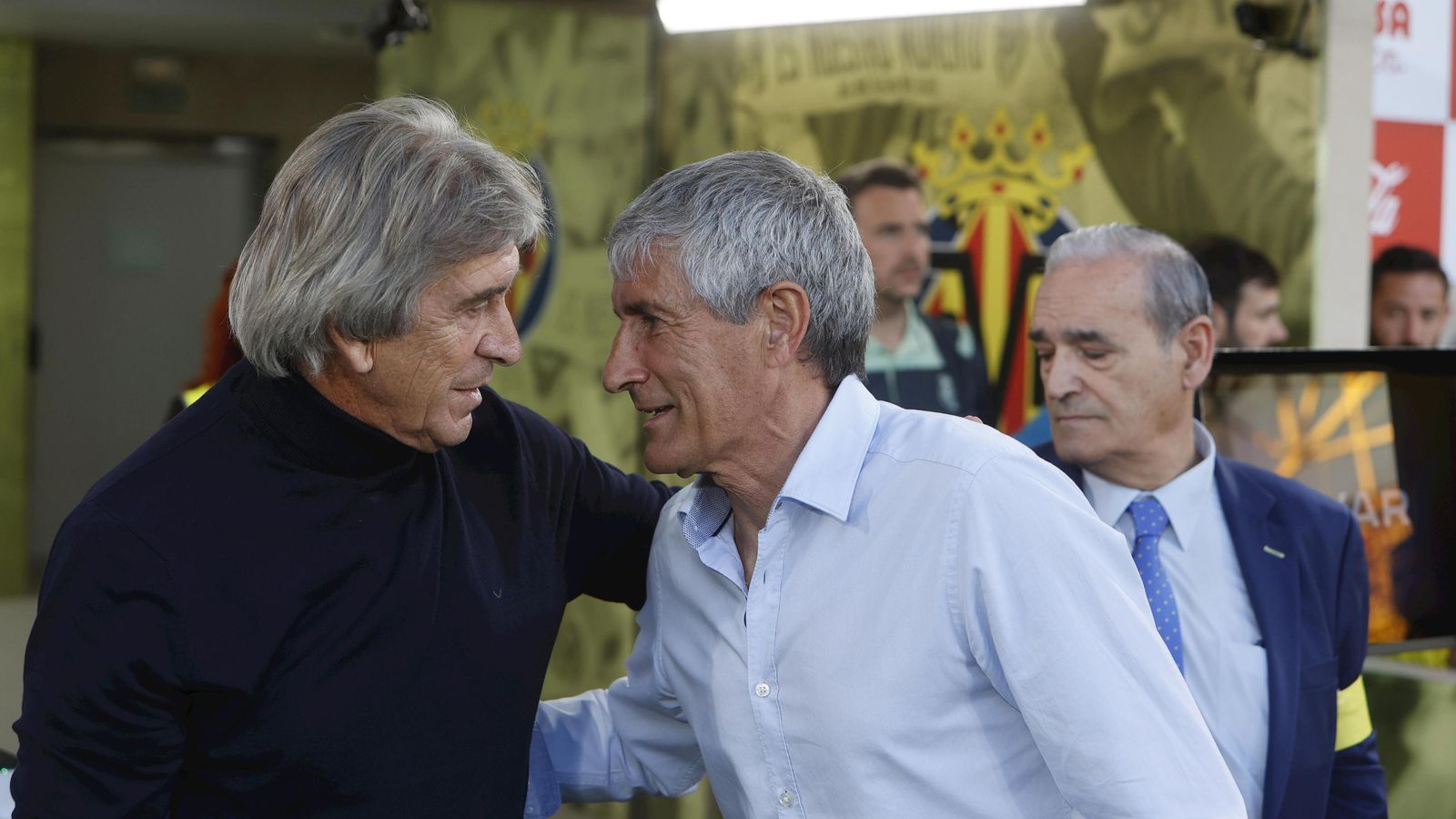 Pellegrini y Quique Setién se saludan en el Villarreal-Betis de la pasada temporada.