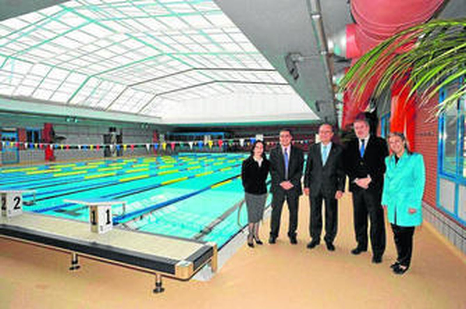 Imagen de archivo de la inauguración de la piscina de Puerto de la Torre, en 2009.