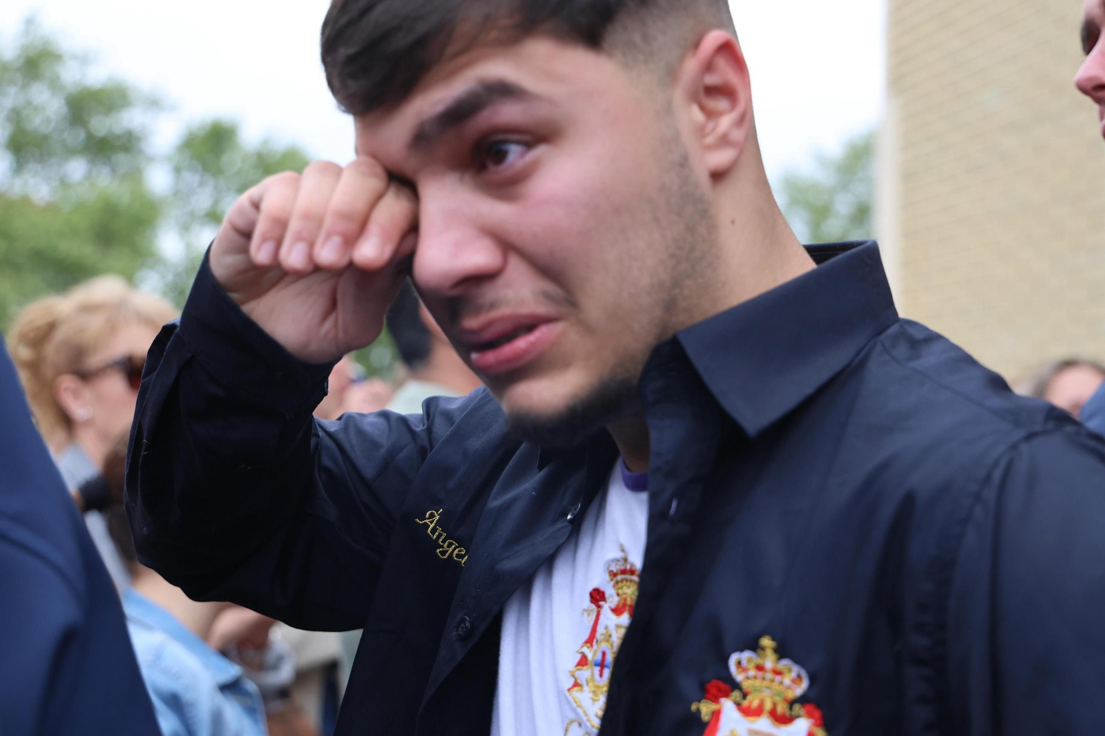 El Calvario se queda sin Lunes Santo en Huelva: imágenes de las lágrimas y el desconsuelo en la hermandad