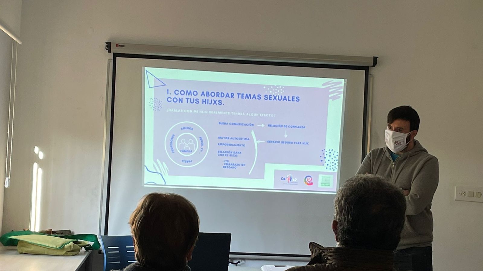 Taller formativo en la Escuela de Familias de Los Barrios, este martes.