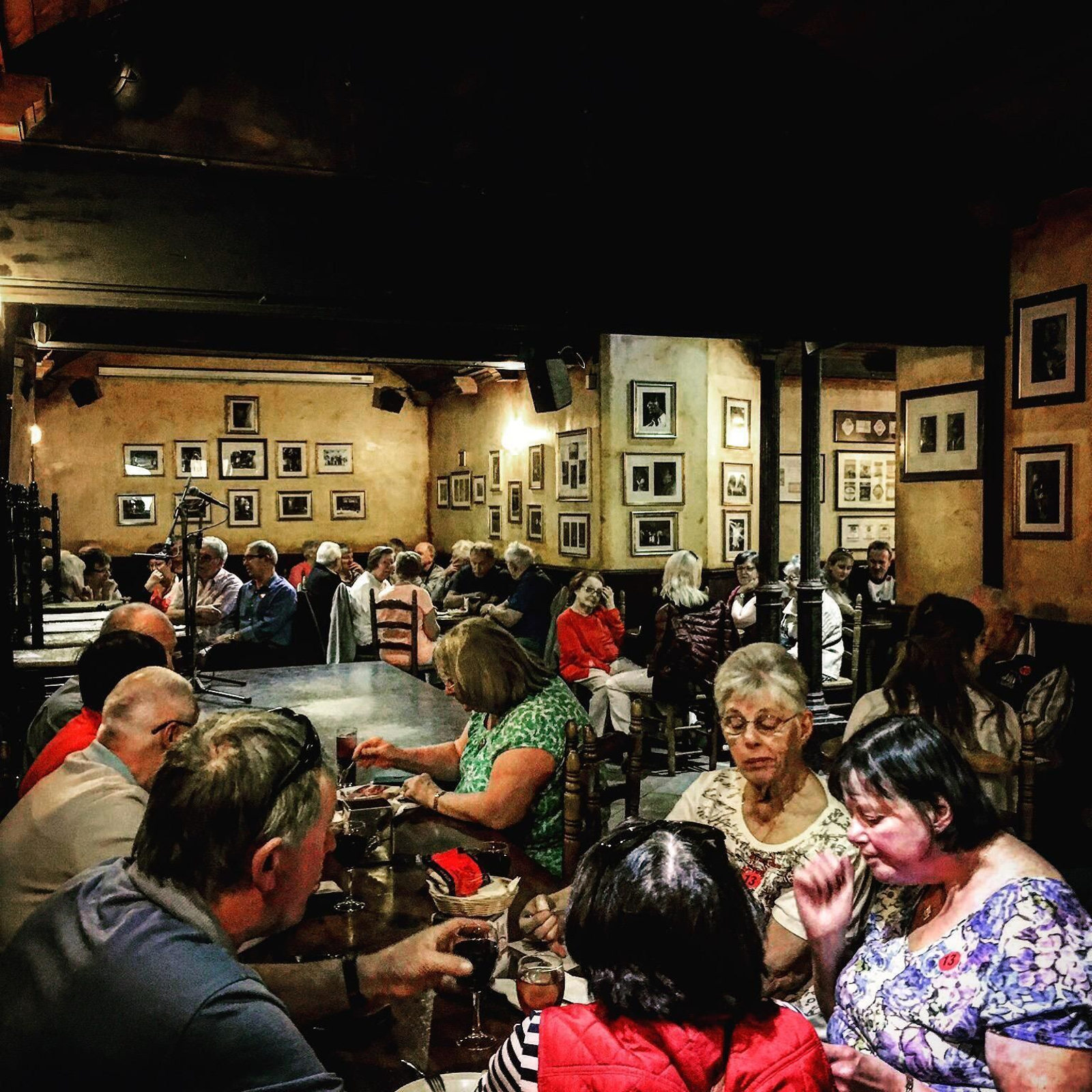 El público en el interior de La Cava.