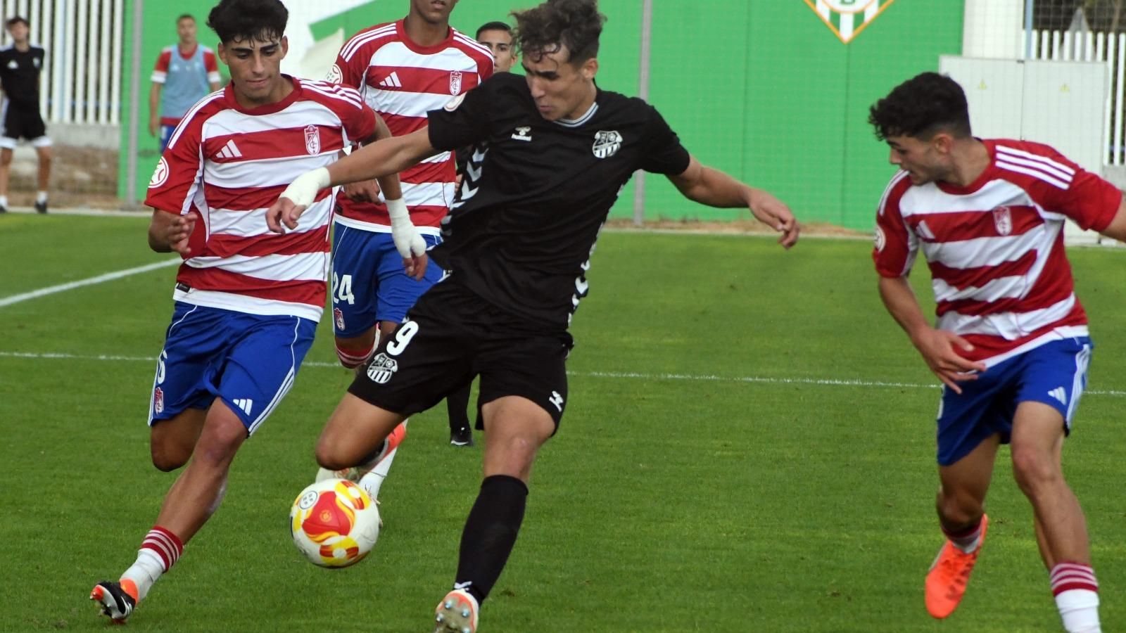 Juanma Reyes en un choque del conjunto verdiblanco ante Granada