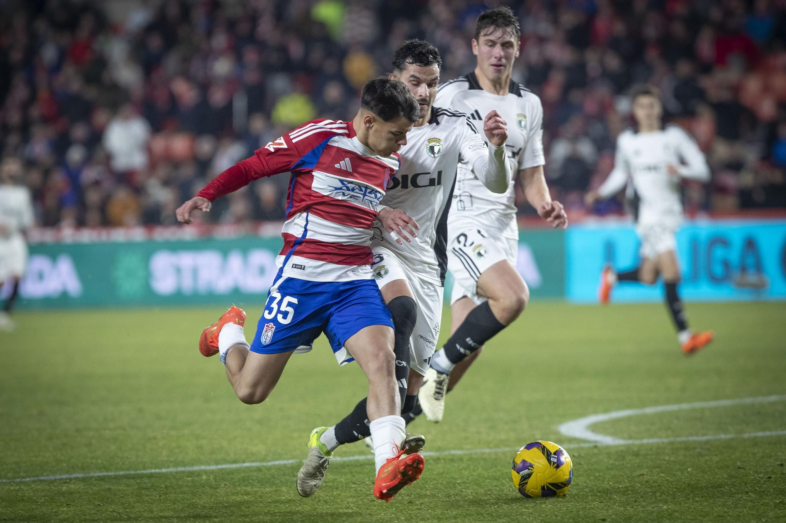 Samu Cortés debutó con el primer equipo.