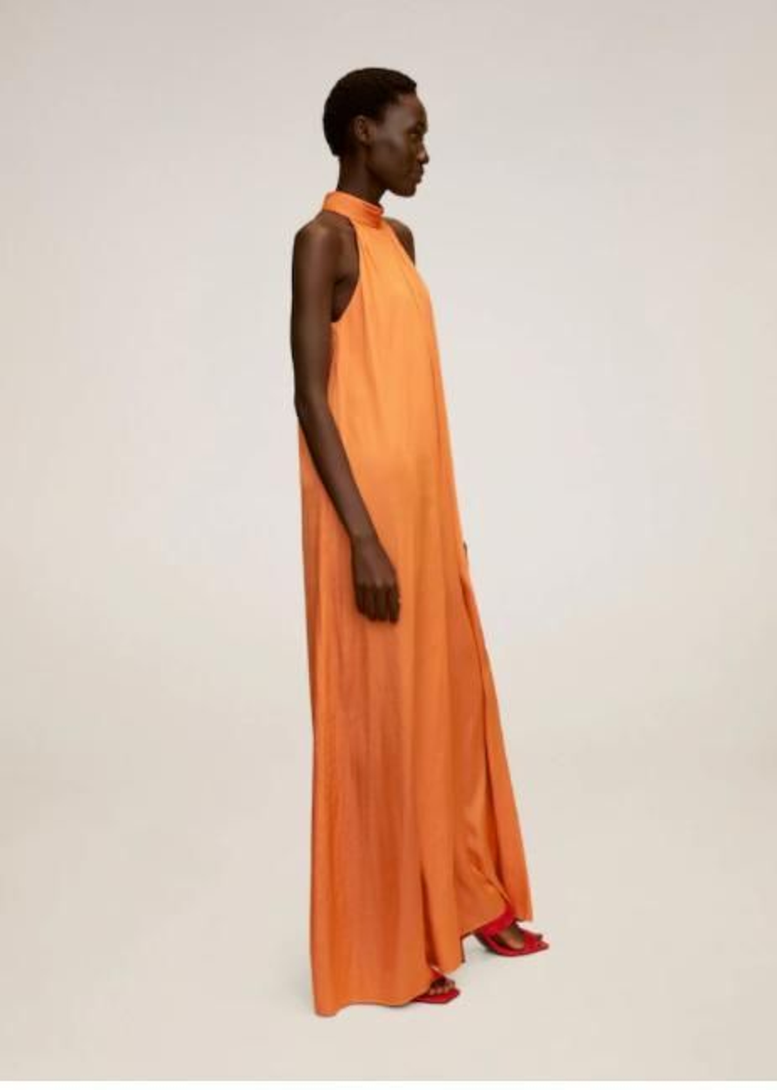 El mono satinado y low cost de Mango outlet.