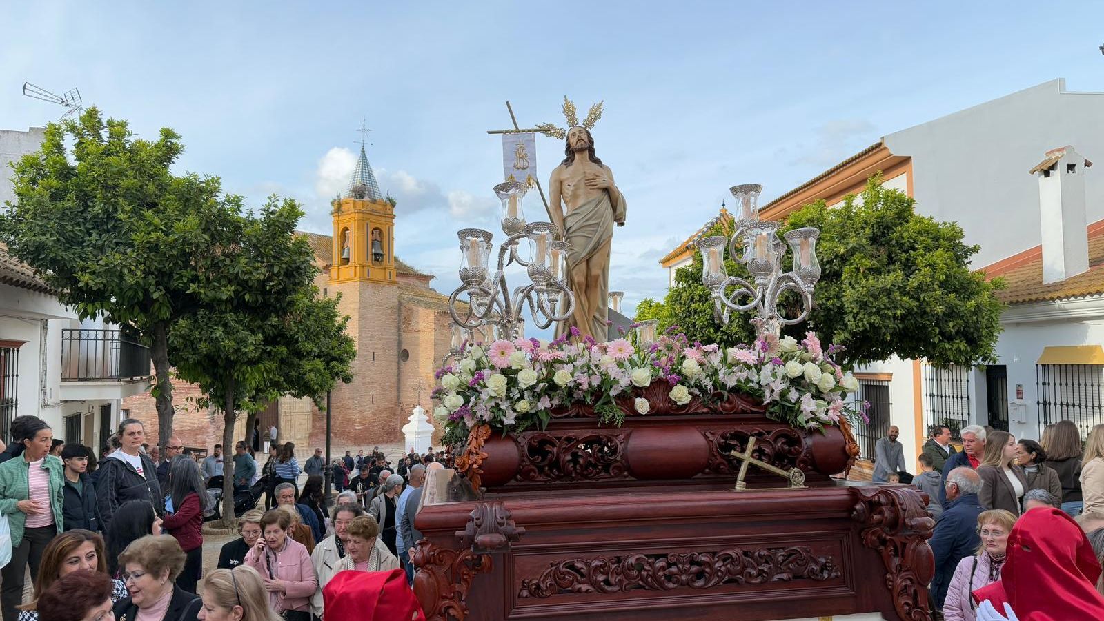 El Santísimo Cristo Resucitado por las calles de Palos de la Frontera. El Santísimo Cristo Resucitado por las calles de Palos de la Frontera.