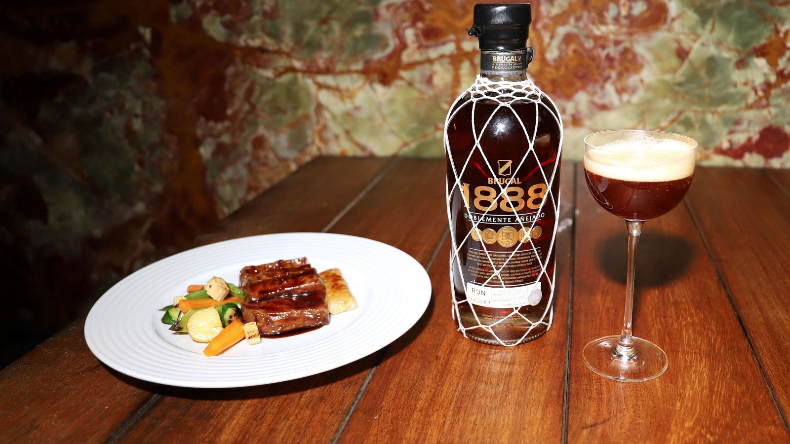 Lomo de Angus maridado con un cóctel con ron