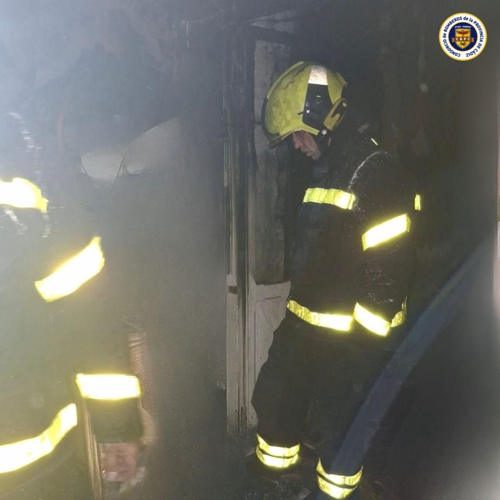 Bomberos, durante las tareas de extinción del fuego en San Fernando Bomberos, durante las tareas de extinción del fuego en San Fernando
