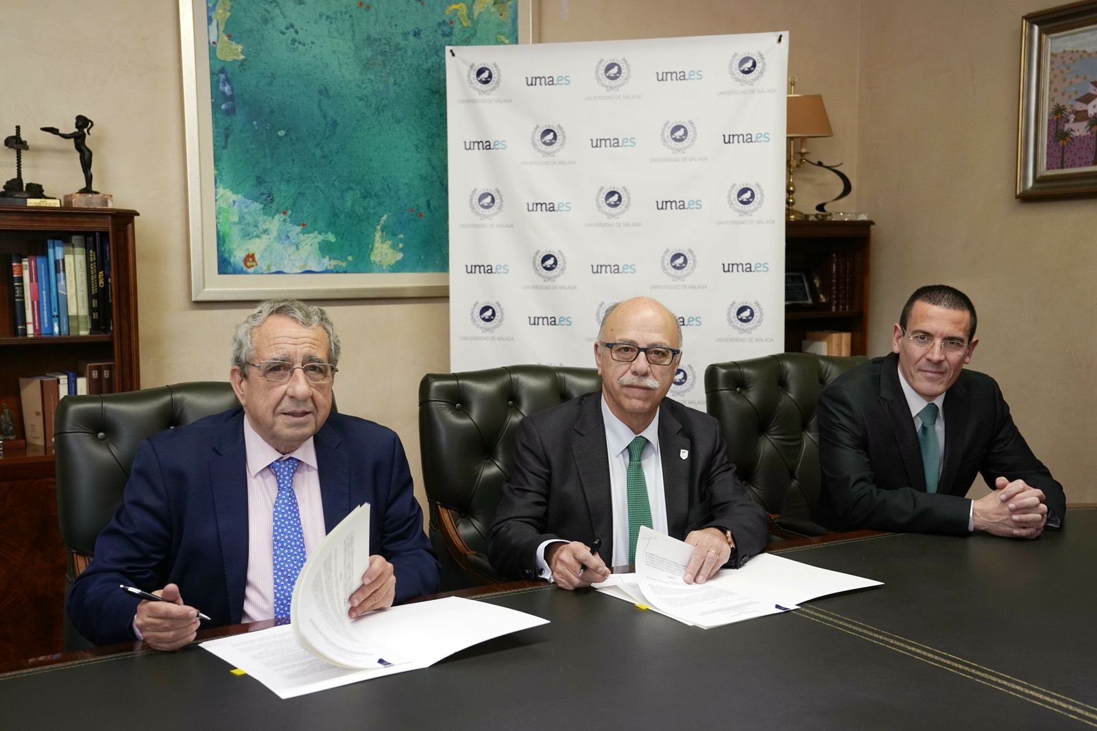 Acto de firma del convenio de colaboración.