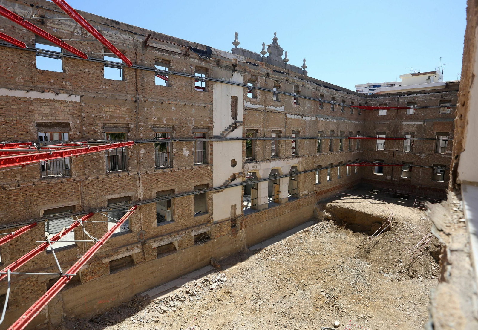 Imagen del estado actual del interior del edificio de Hacienda.