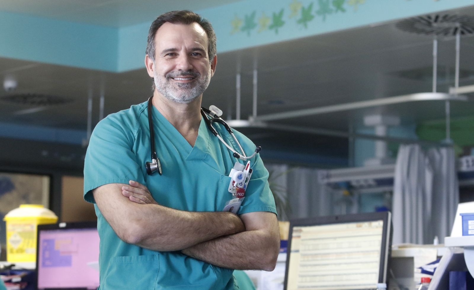 José Carlos Igeño, en el control de la UCI del Hospital San Juan de Dios.