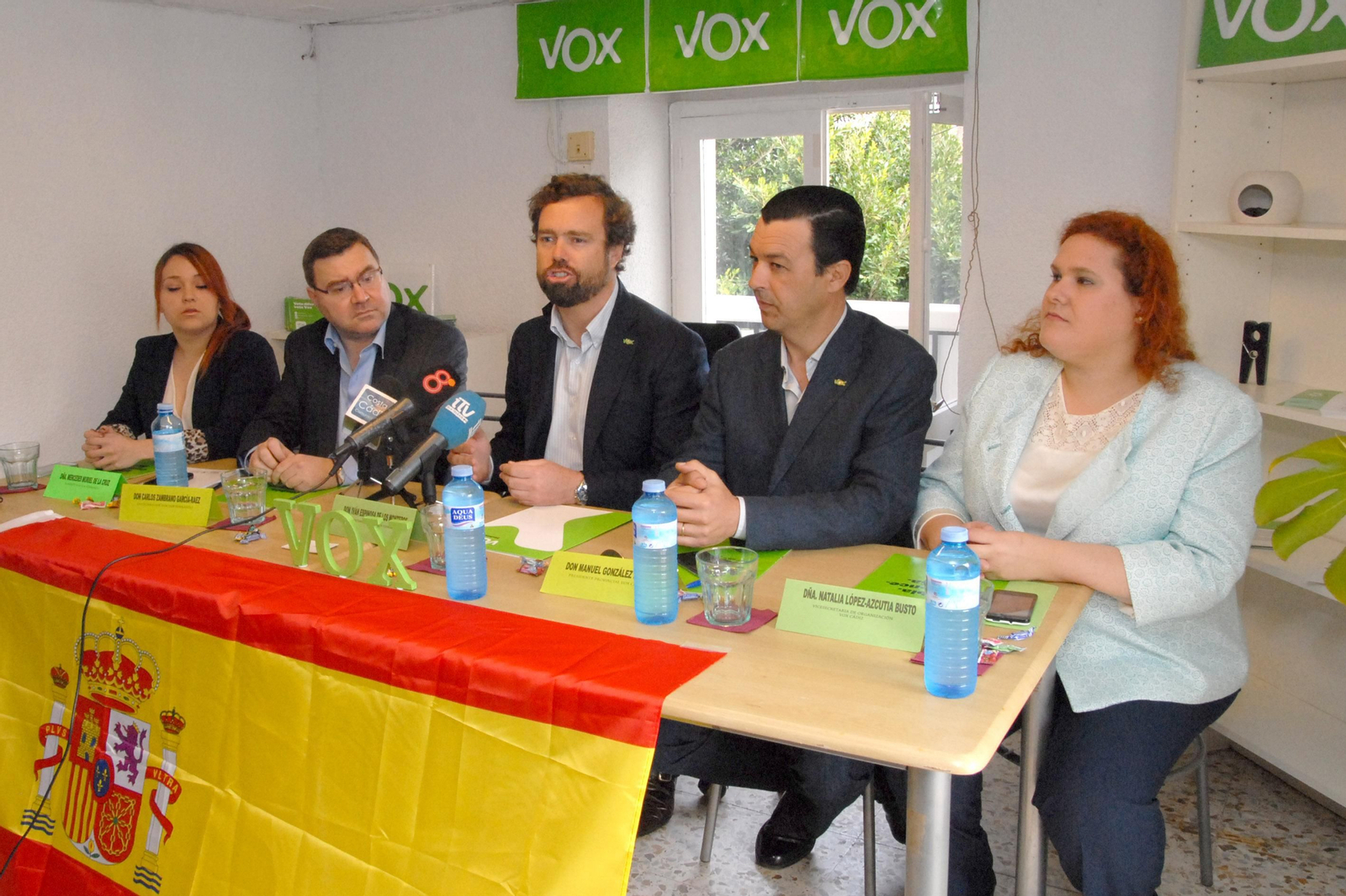 A la derecha, Manuel González Bazán, el número 2 de Vox al Congreso, junto a Iván Espinosa de los Monteros en un acto en San Fernando en 2015.