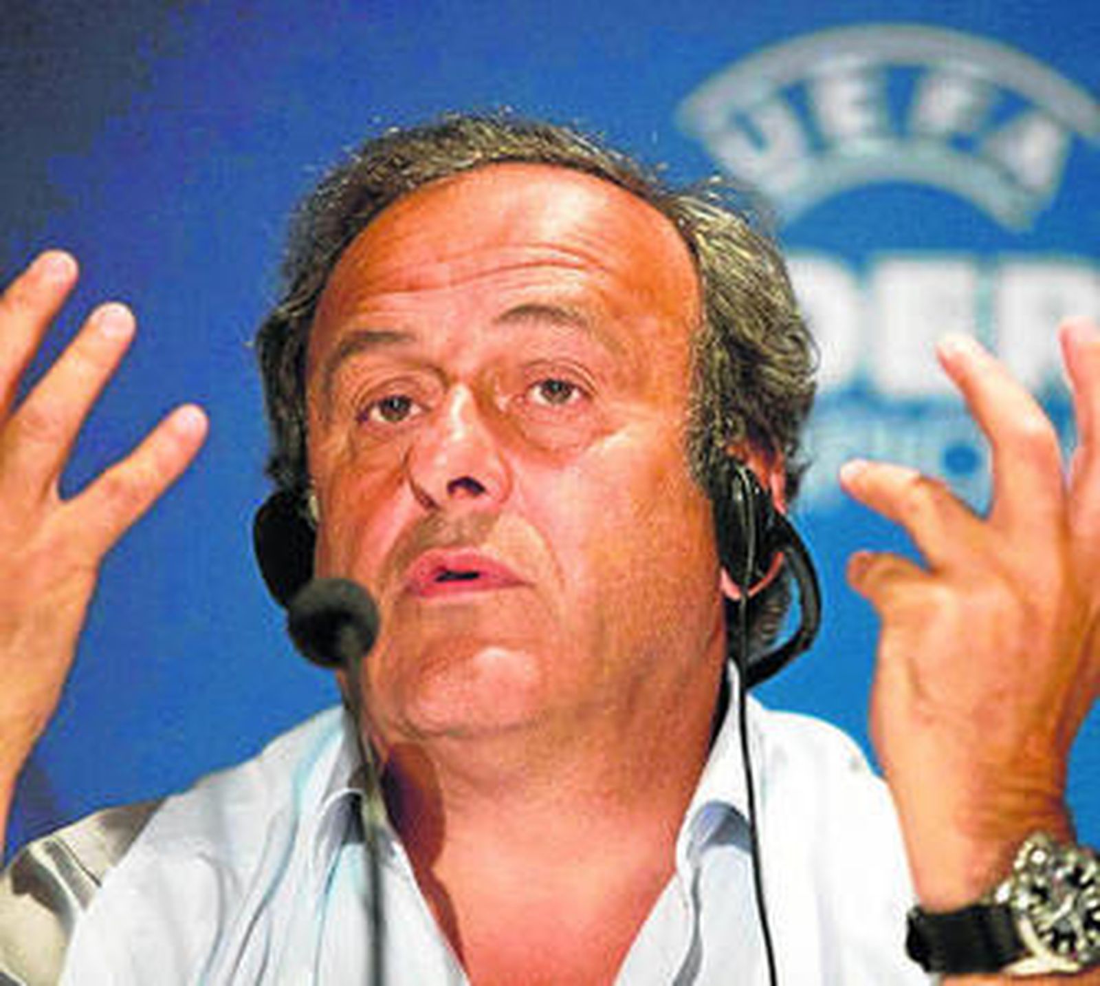 Platini, en un momento de la rueda de prensa de ayer.