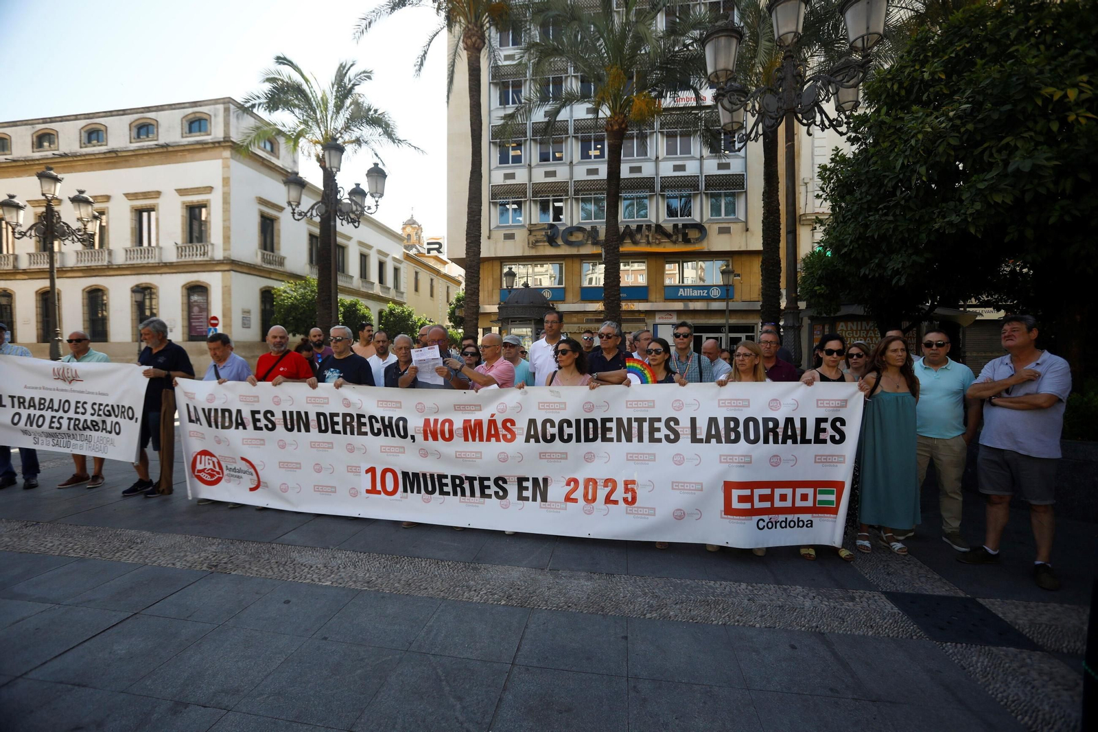 En imágenes, la concentración por los fallecidos en accidente laboral en Córdoba