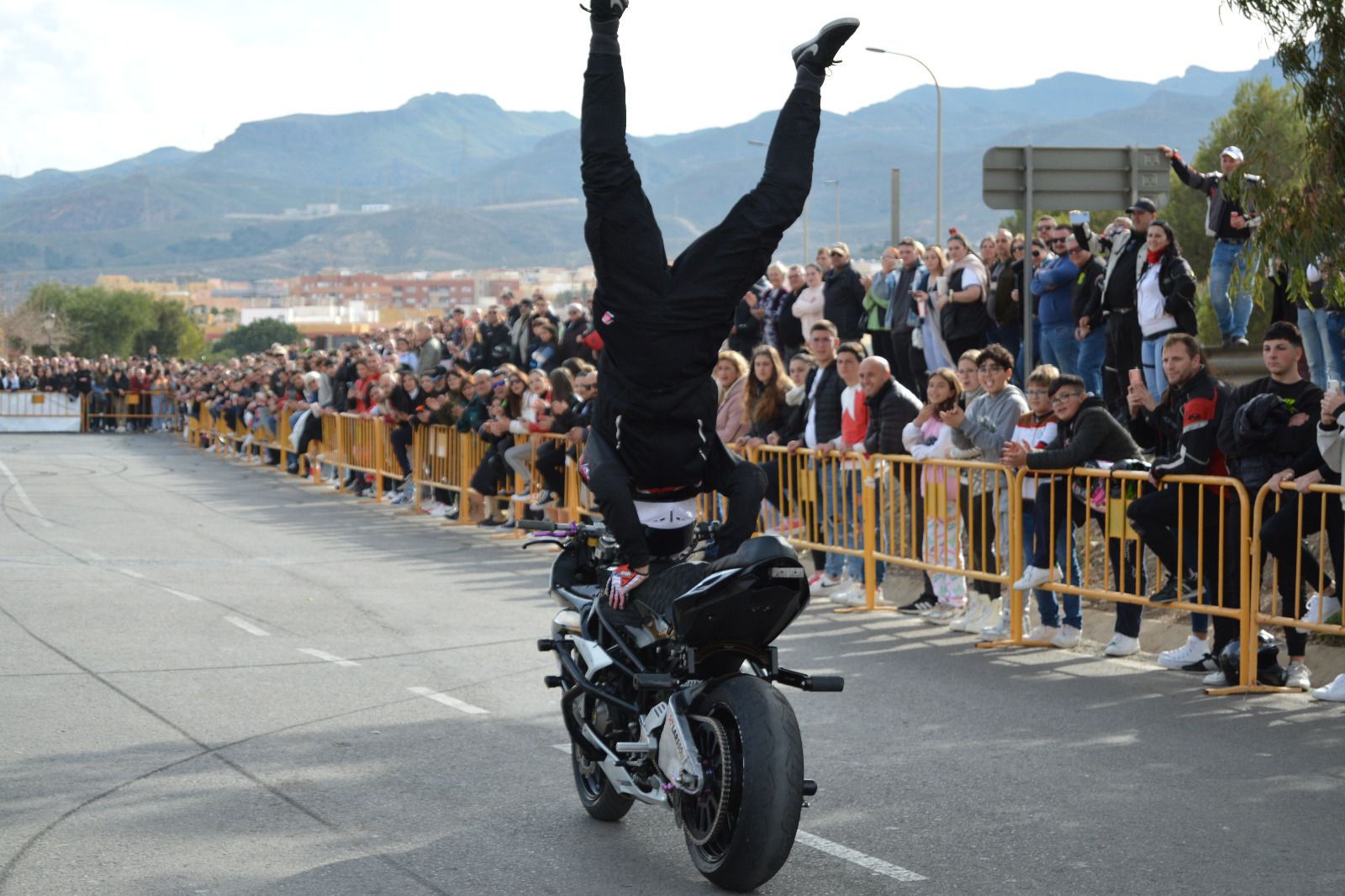 Exhibición en la concentración motera.