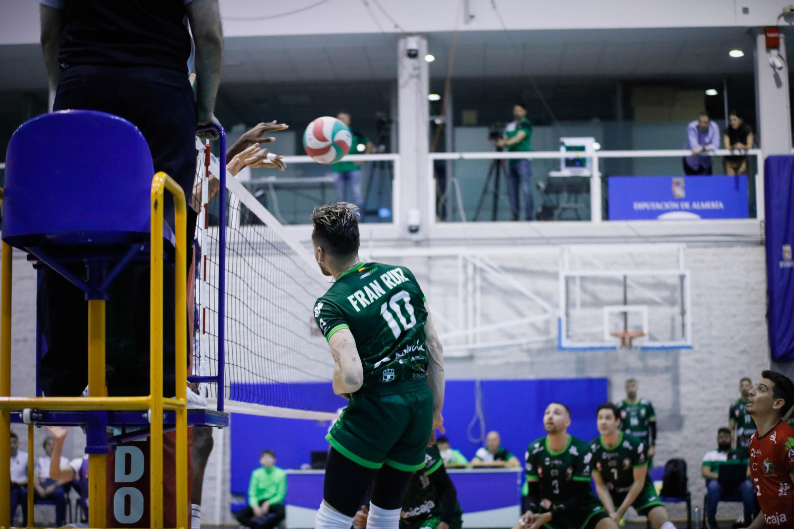 Imágenes del Unicaja Almería frente al conjunto valenciano de voleibol