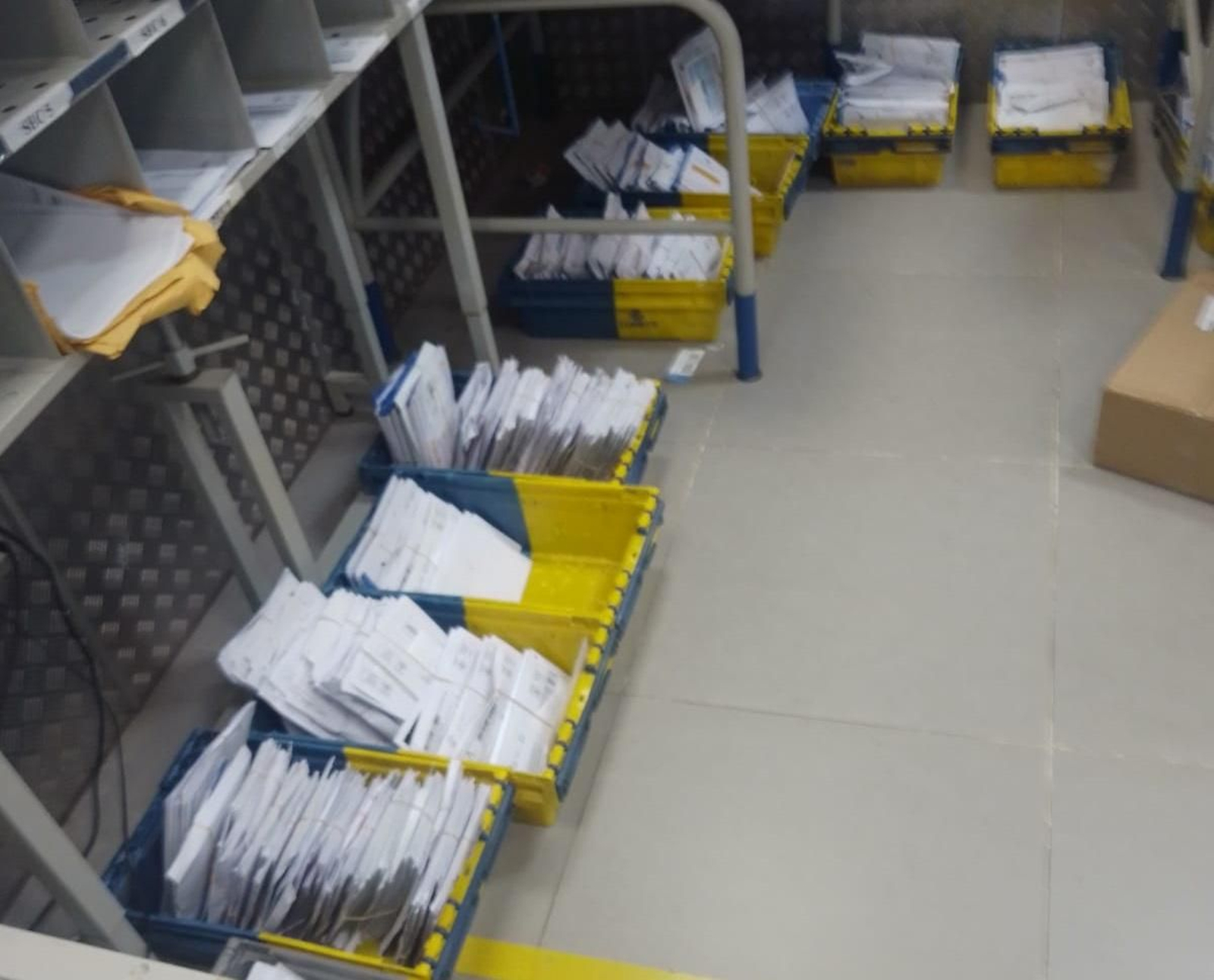 Notificaciones acumuladas en la Unidad de Reparto número 2 de Almería