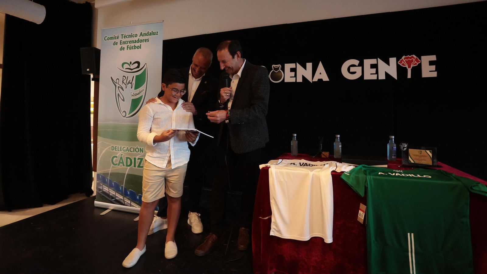 Antonio Vadillo, junto a su hijo Diego y José Antonio Neva.