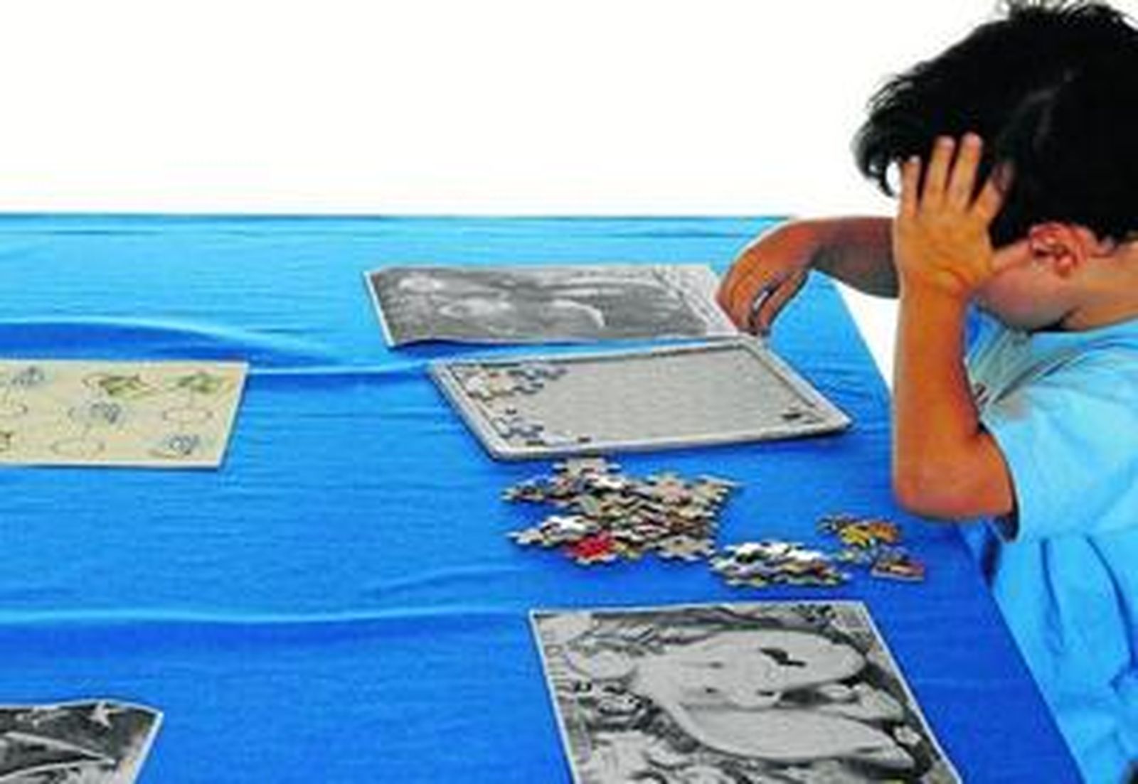 Alternativa. Unos 20 pequeños de la ciudad acuden al Taller 'Espacio de Juegos' del Centro de Visitantes Puerta del Atlántico para disfrutar aprendiendo con otros chicos.