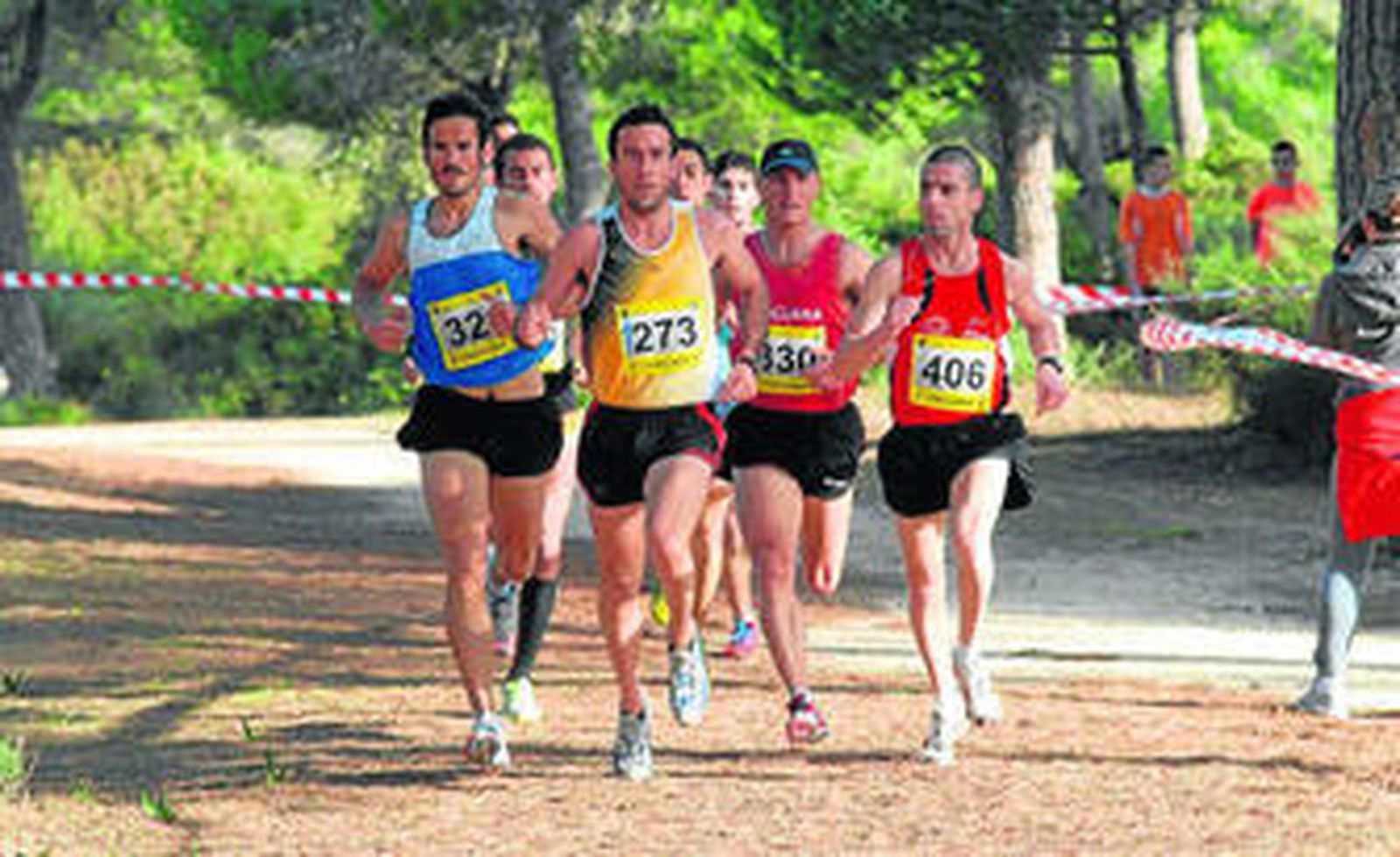 Momento de la carrera de la categoría senior masculina.
