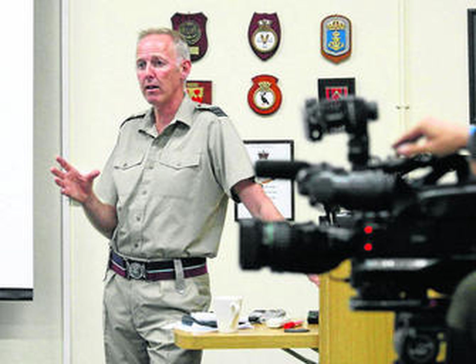 El teniente coronel Simon Dowling, ayer en RAF Gibraltar.