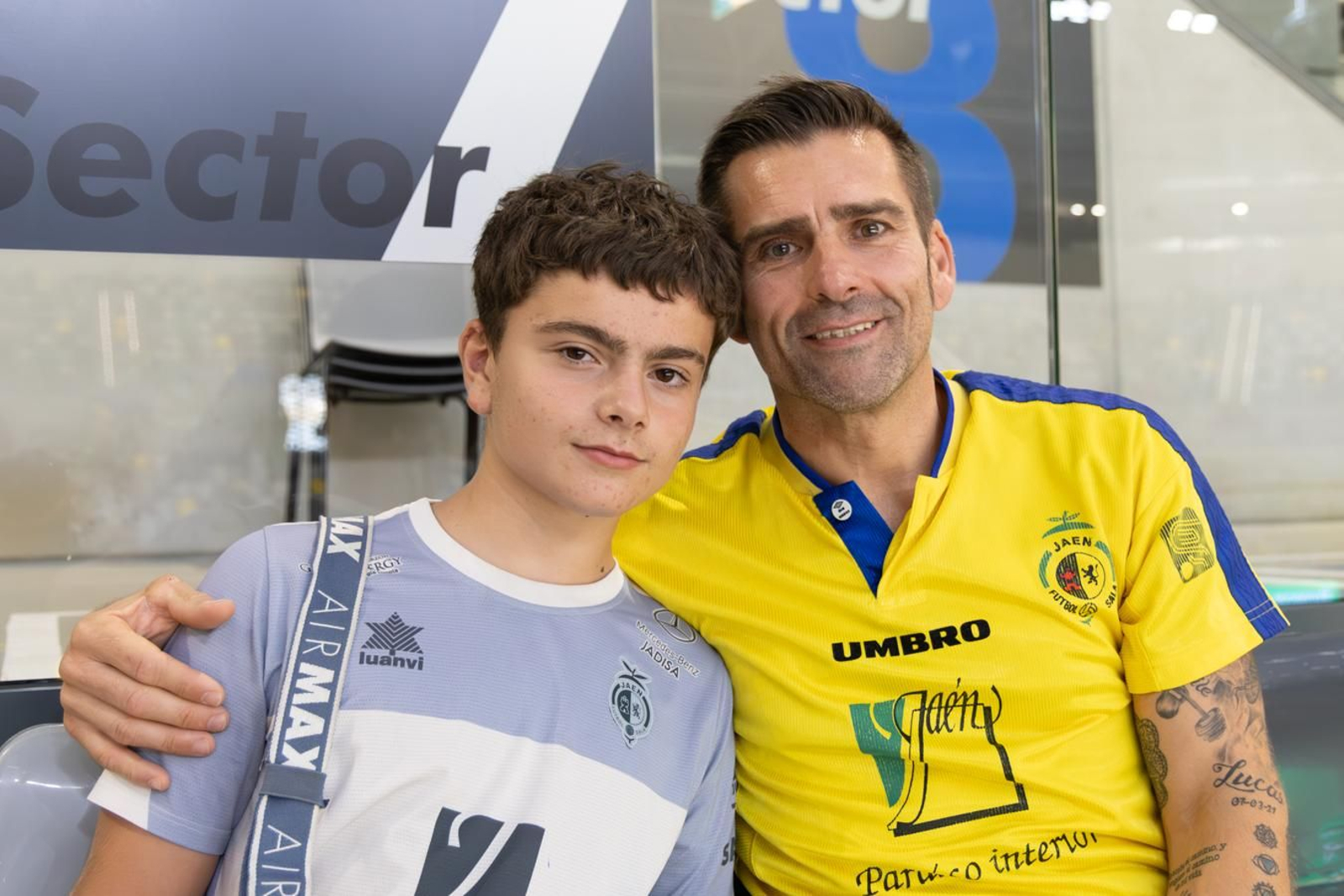 La Marea Amarilla: el alma del Olivo Arena, en imágenes