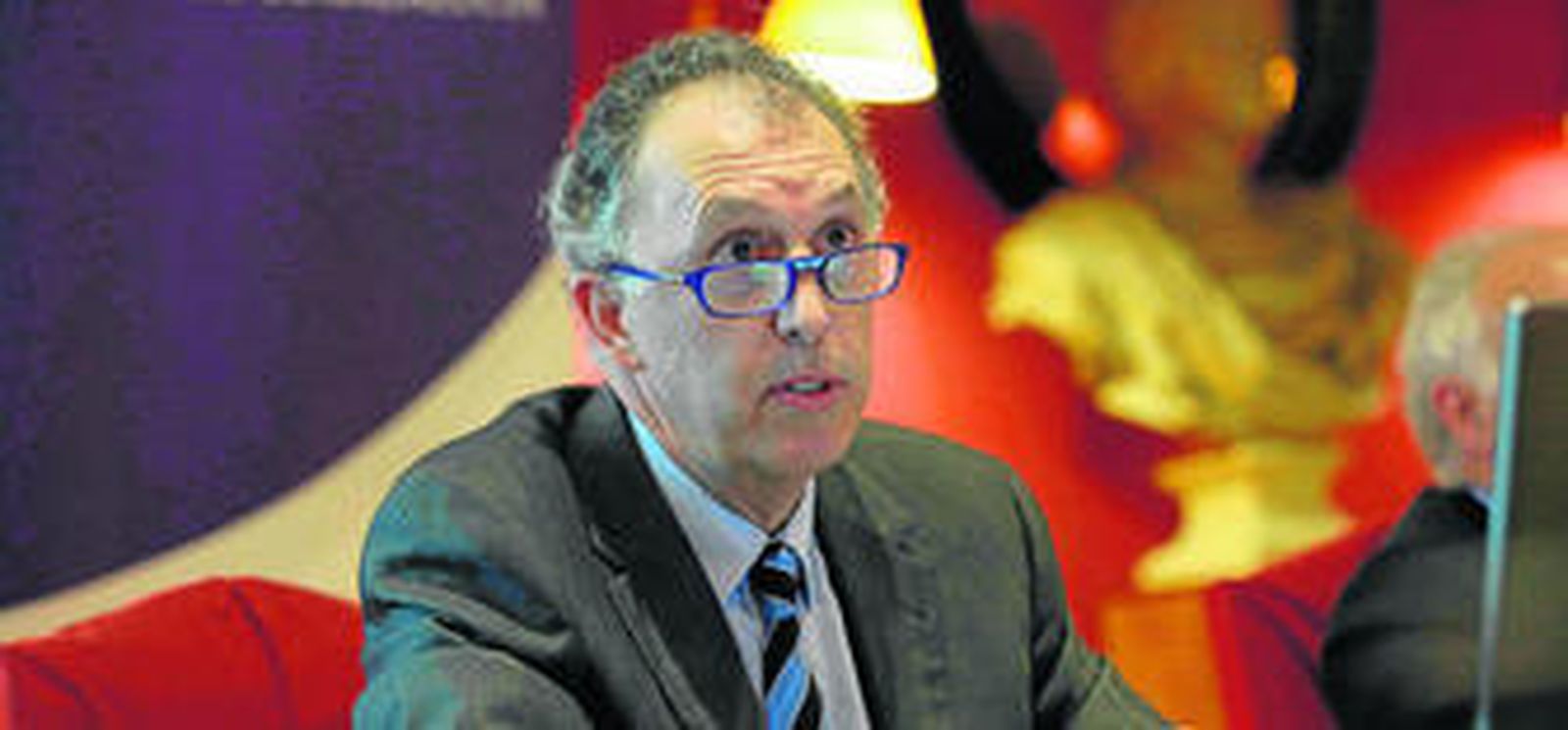 El magistrado de la Audiencia Francisco Gutiérrez, ayer durante su conferencia sobre el funcionamiento económico de la Justicia en España y Andalucía.