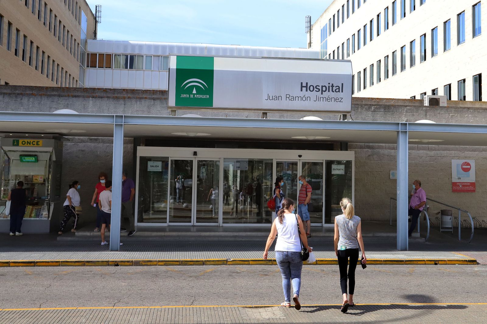 Inmediaciones del Hospital Juan Ramón Jiménez.