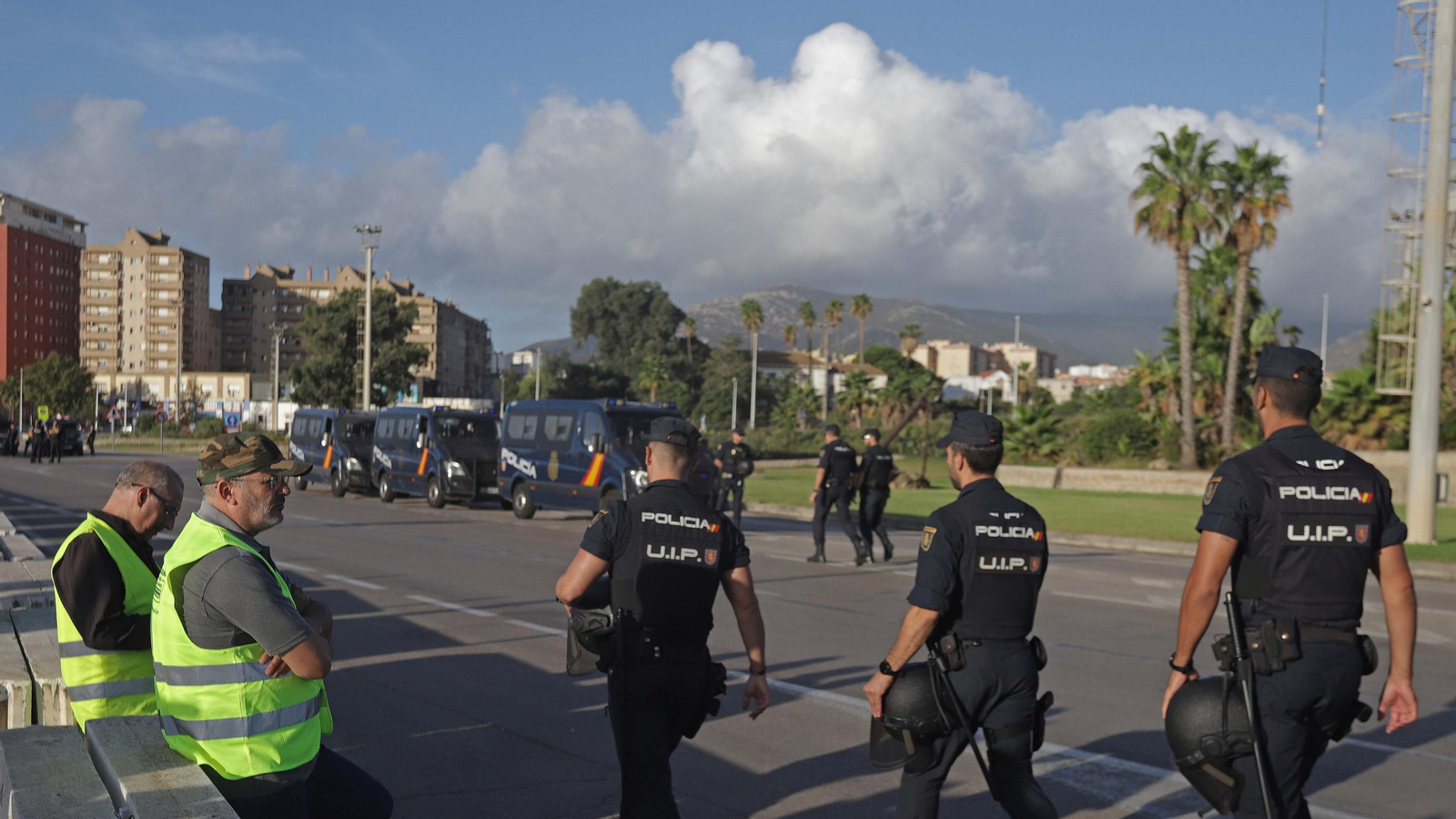 Fotos del paro de camioneros en el puerto de Algeciras