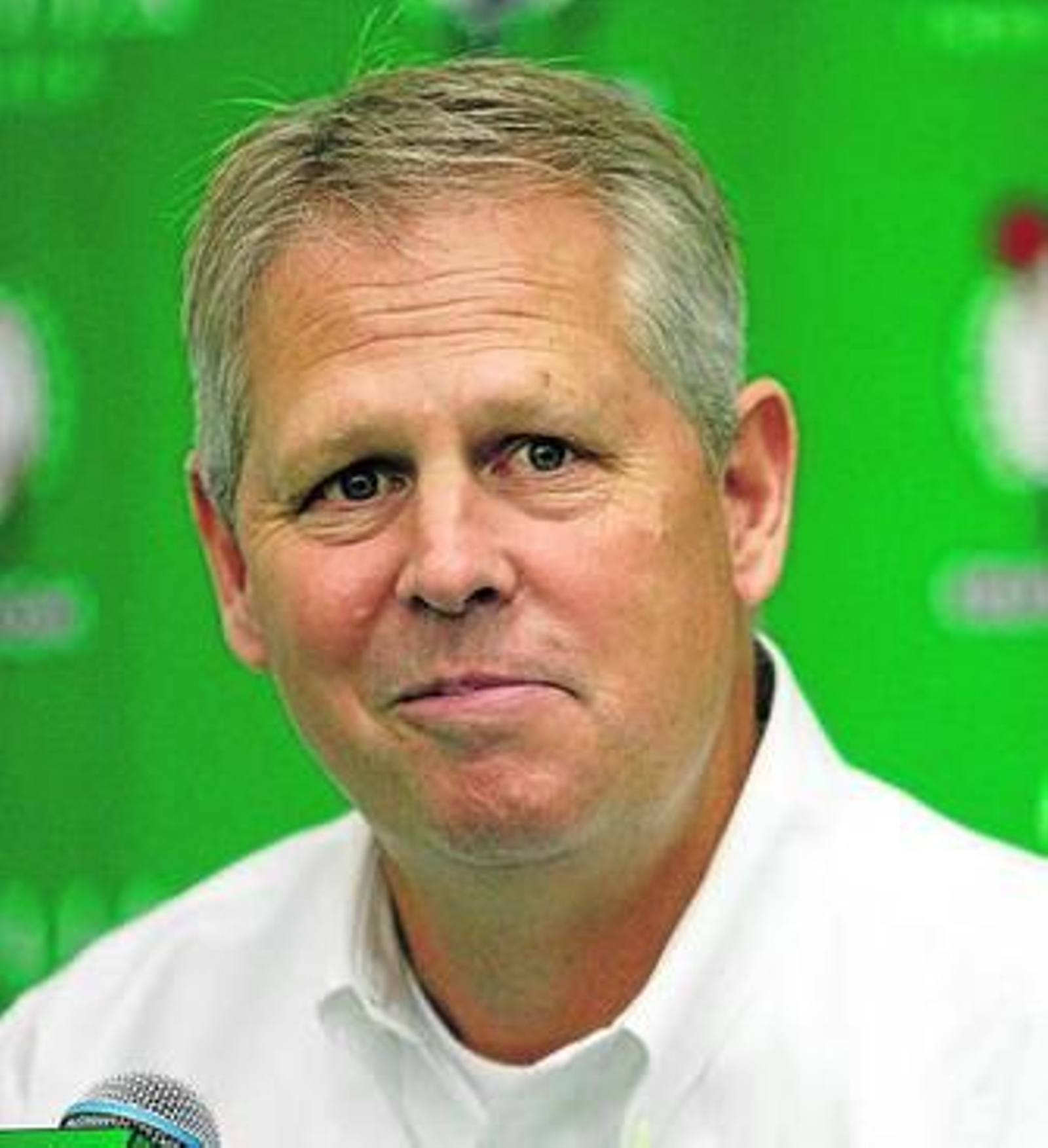 Danny Ainge, en una rueda de prensa con los Celtics.
