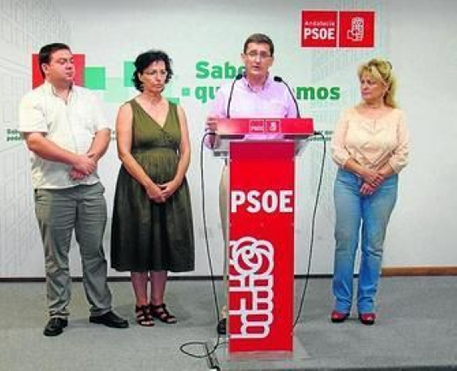 Sánchez Teruel junto a diputados y parlamentarios socialistas.