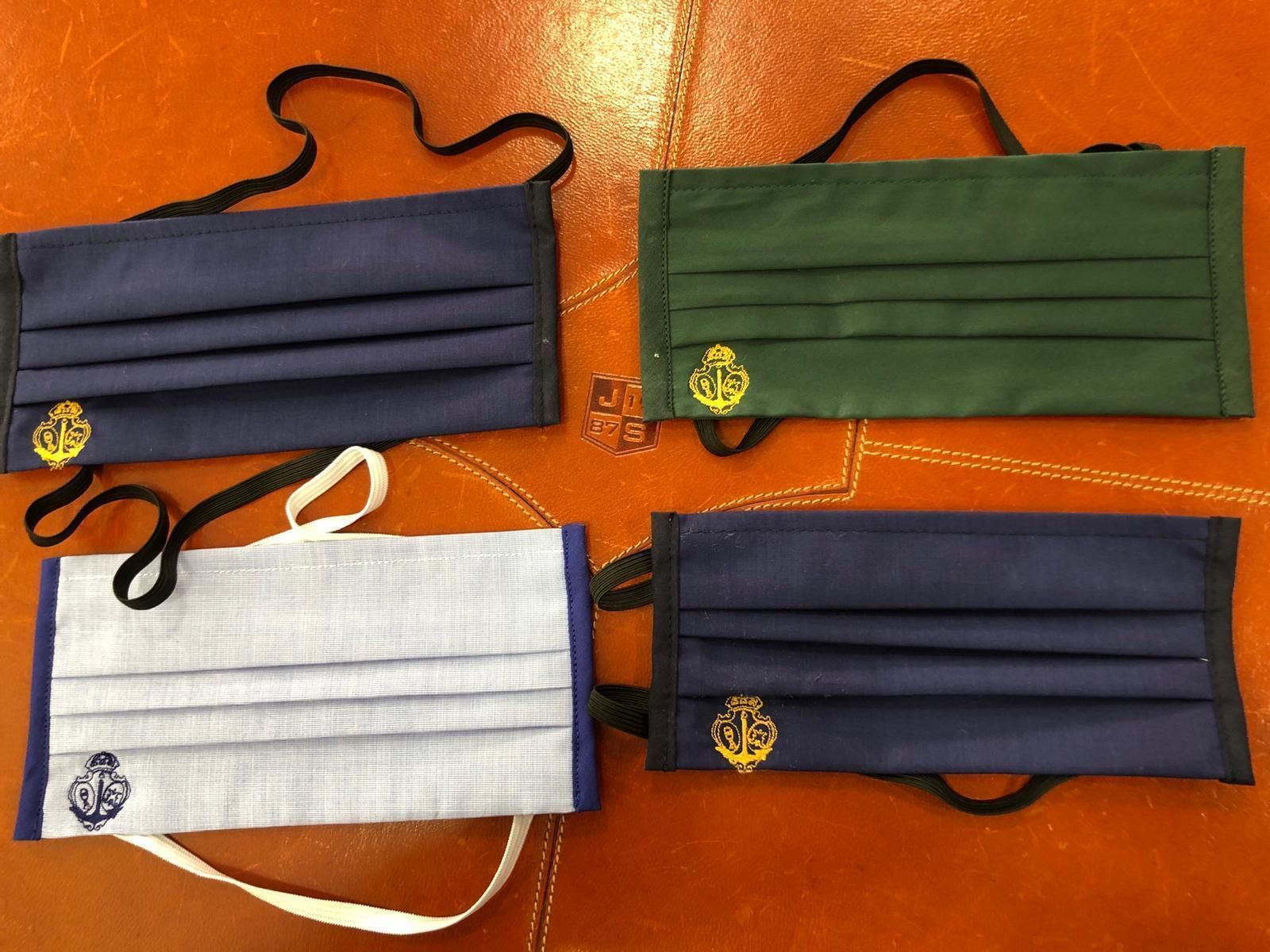 Las mascarillas solidarias de la Esperanza de Triana