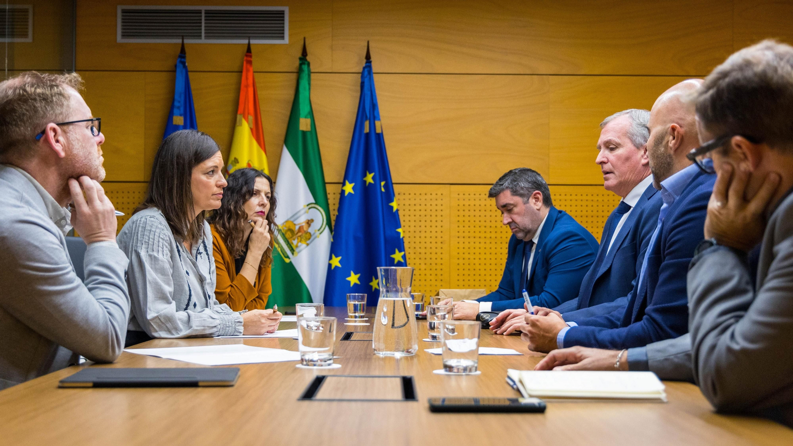 Cavada, Conrado Rodríguez y María Gómez, con los responsables de Navantia, en el Ayuntamiento de San Fernando.