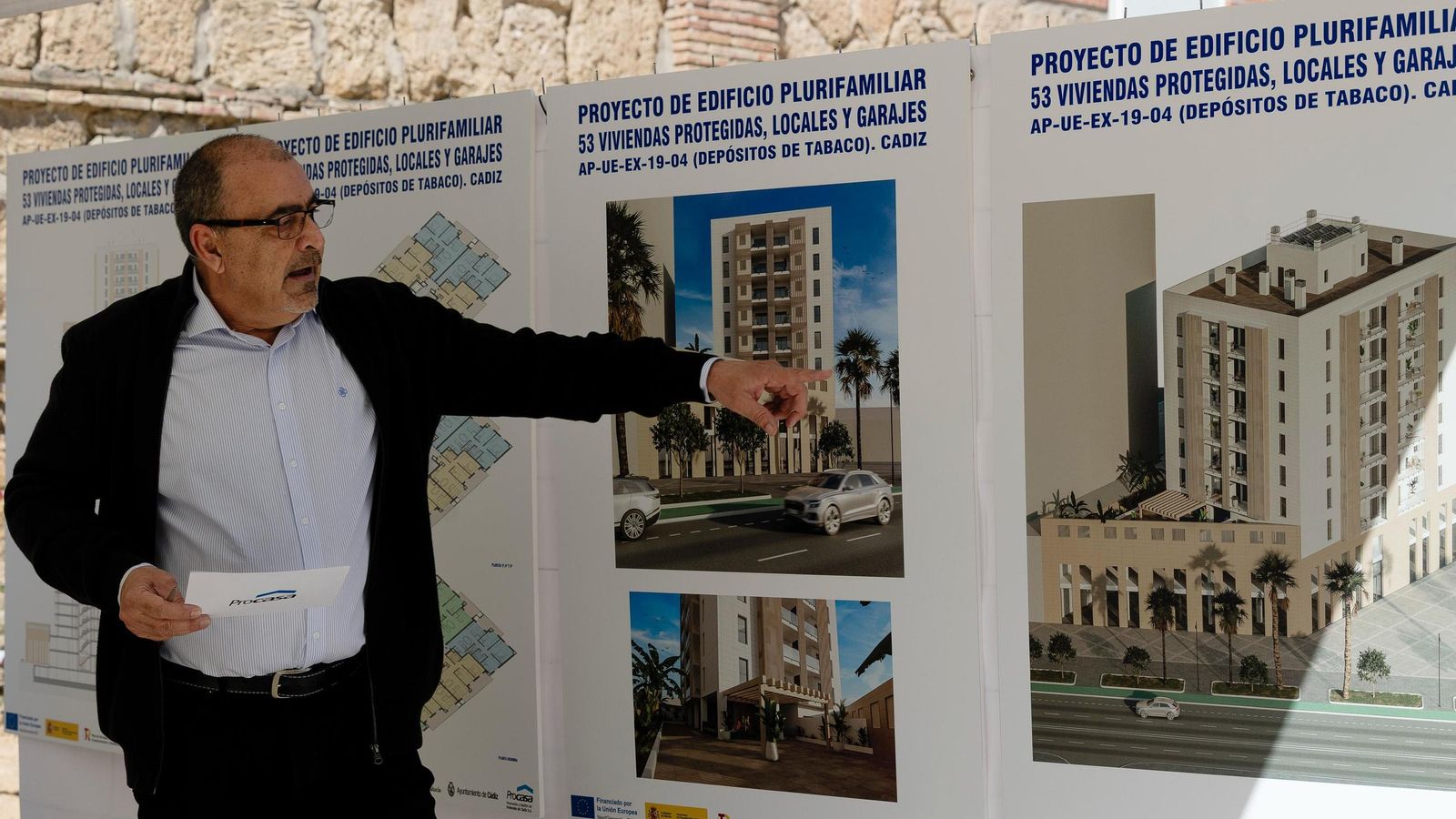 El arquitecto responsable de Procasa, Manuel Ayllón, explica el proyecto de las VPO de Marconi.