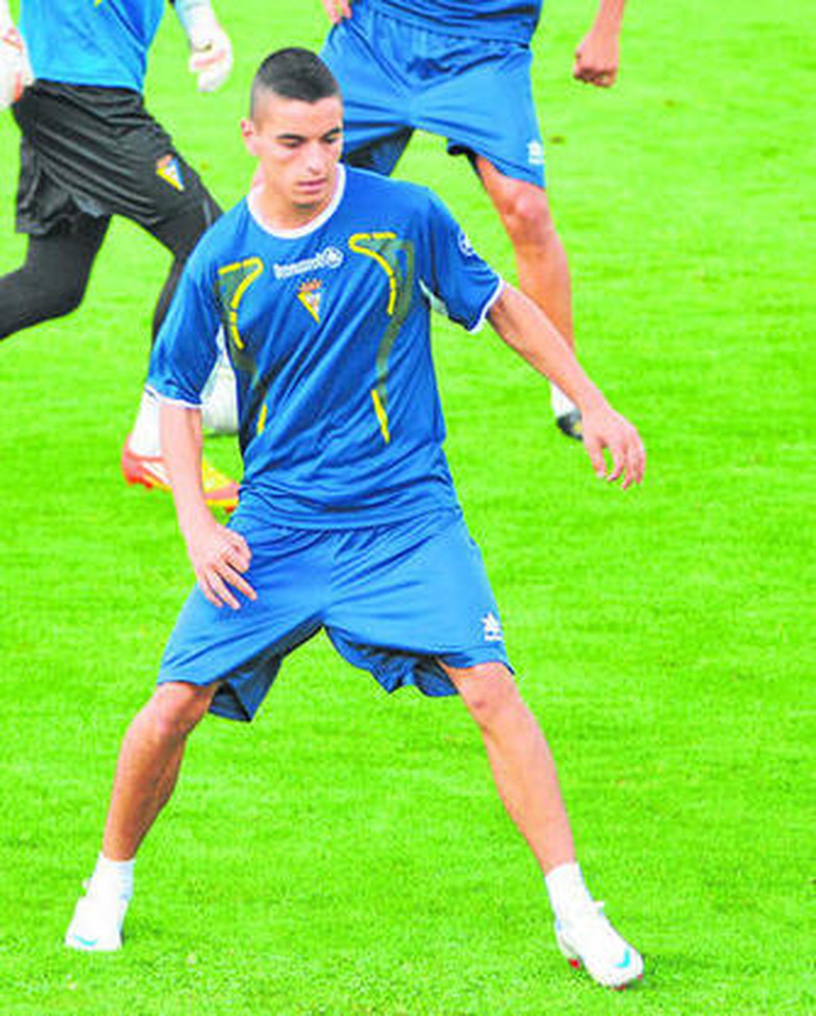 El algecireño Tomás, en un entrenamiento con el Cádiz.
