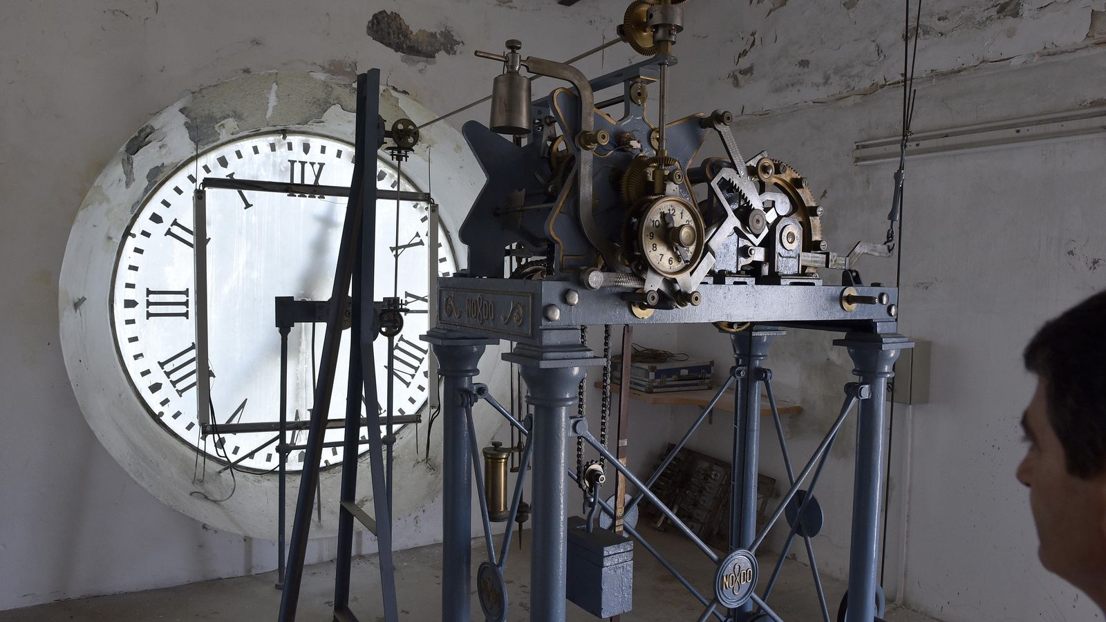 Una de las intervenciones consistirá en restaurar el interior y exterior del cuerpo del rejoj.