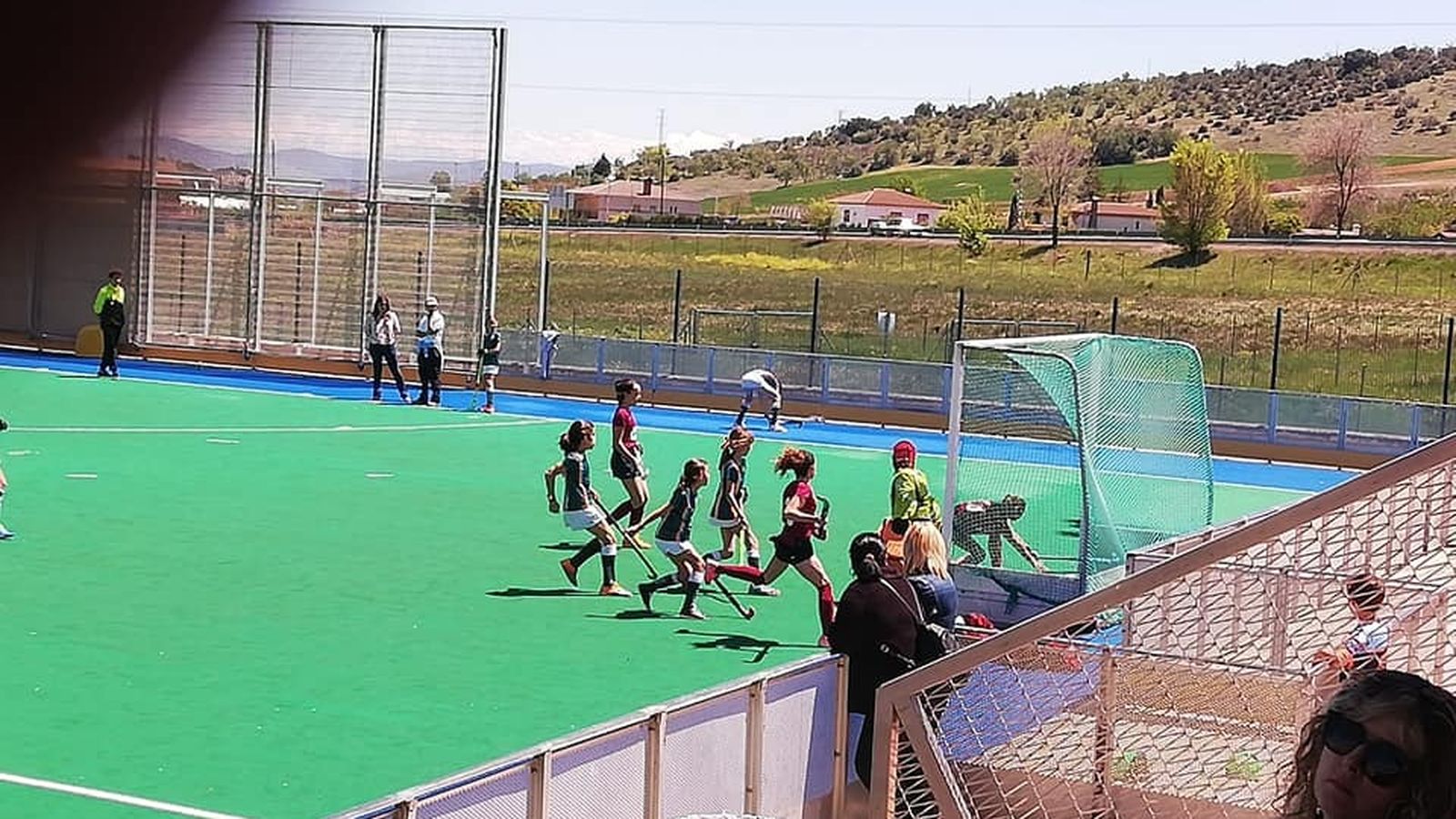 Las cadetes disputa un partido.