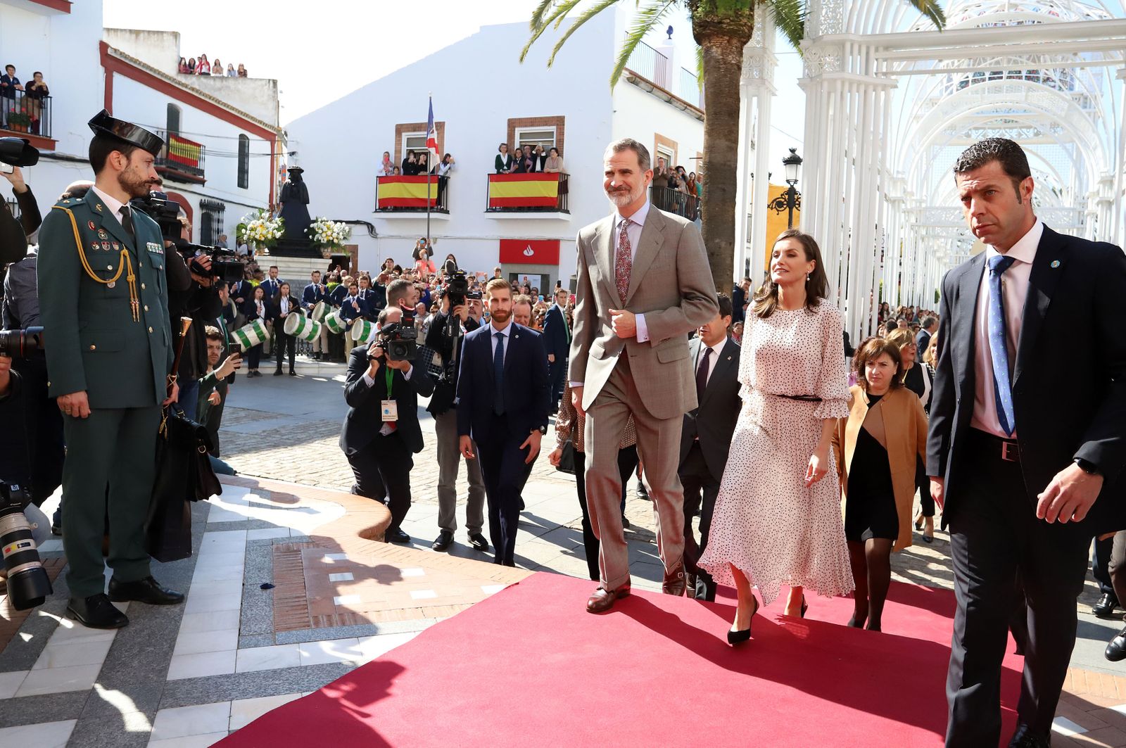 Imágenes de Don Felipe y Doña Letizia en su visita a la Virgen del Rocío