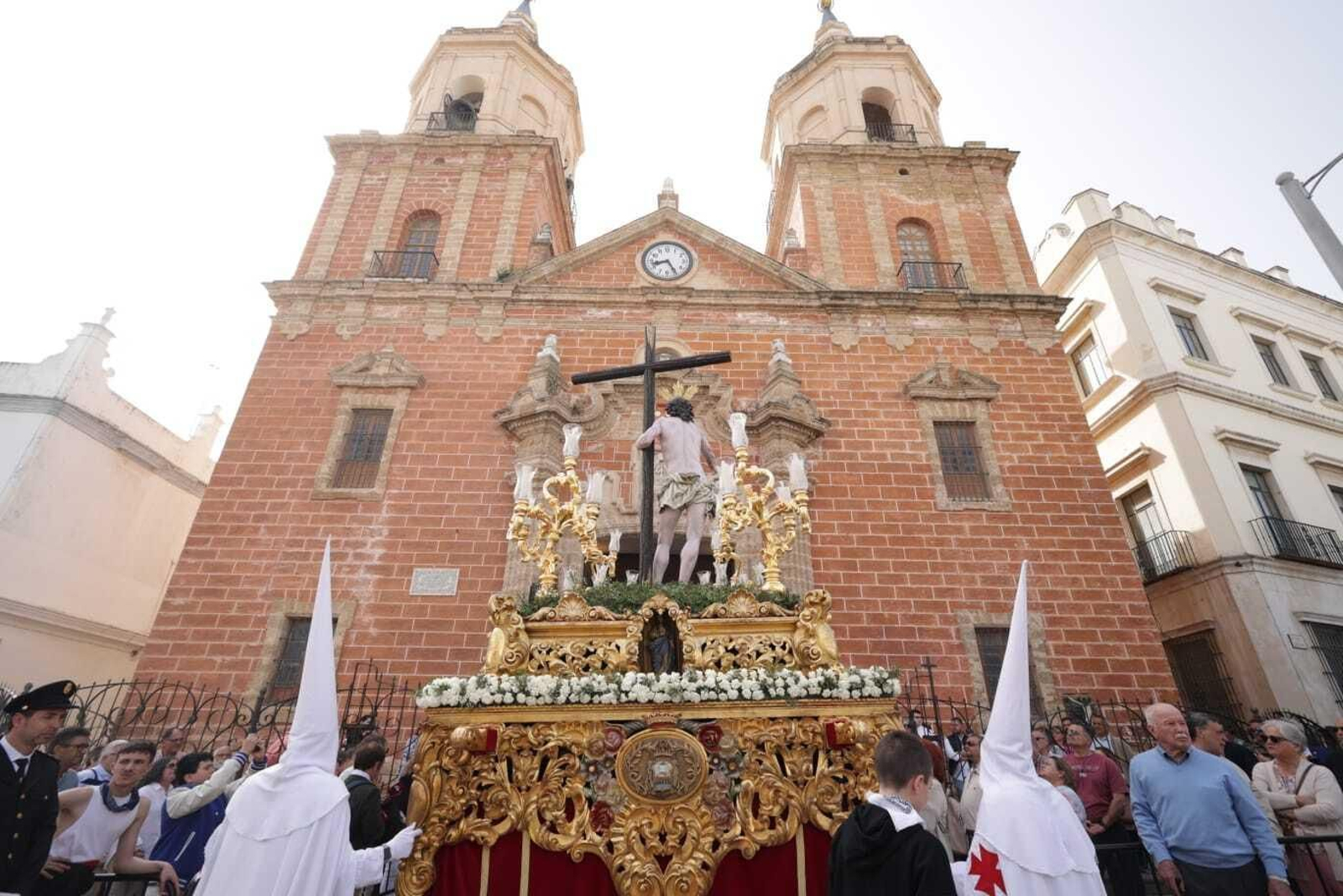 Imágenes de la procesión del Resucitado de la Semana Santa de San Fernando 2023