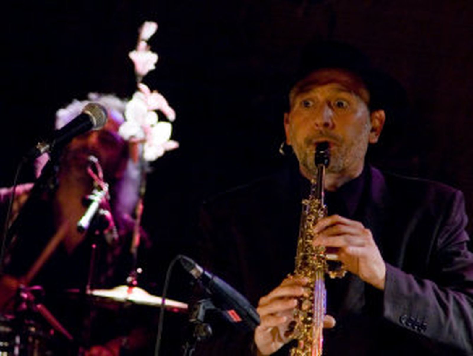 Gira de quince años para honrar la muerte de su abuelo Dimitri