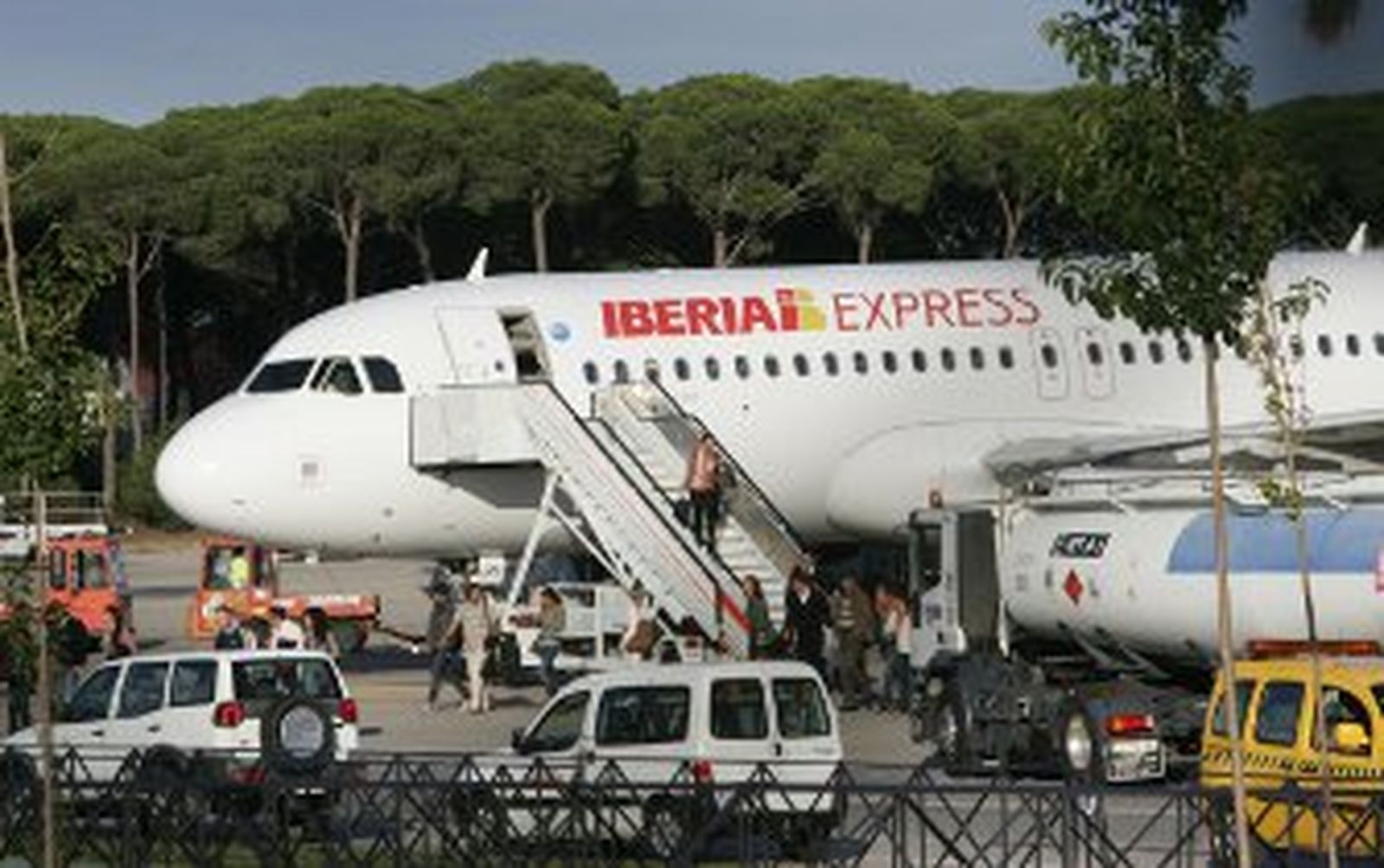 La marcha de Iberia ya ha costado 12 empleos en el aeropuerto de Jerez