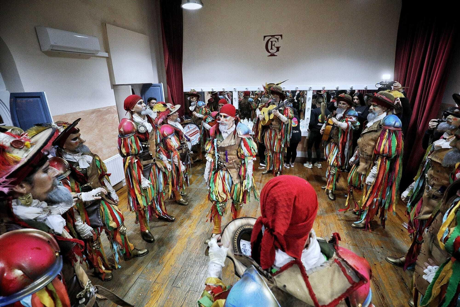 Comparsa 'Caminito del Falla en camerinos