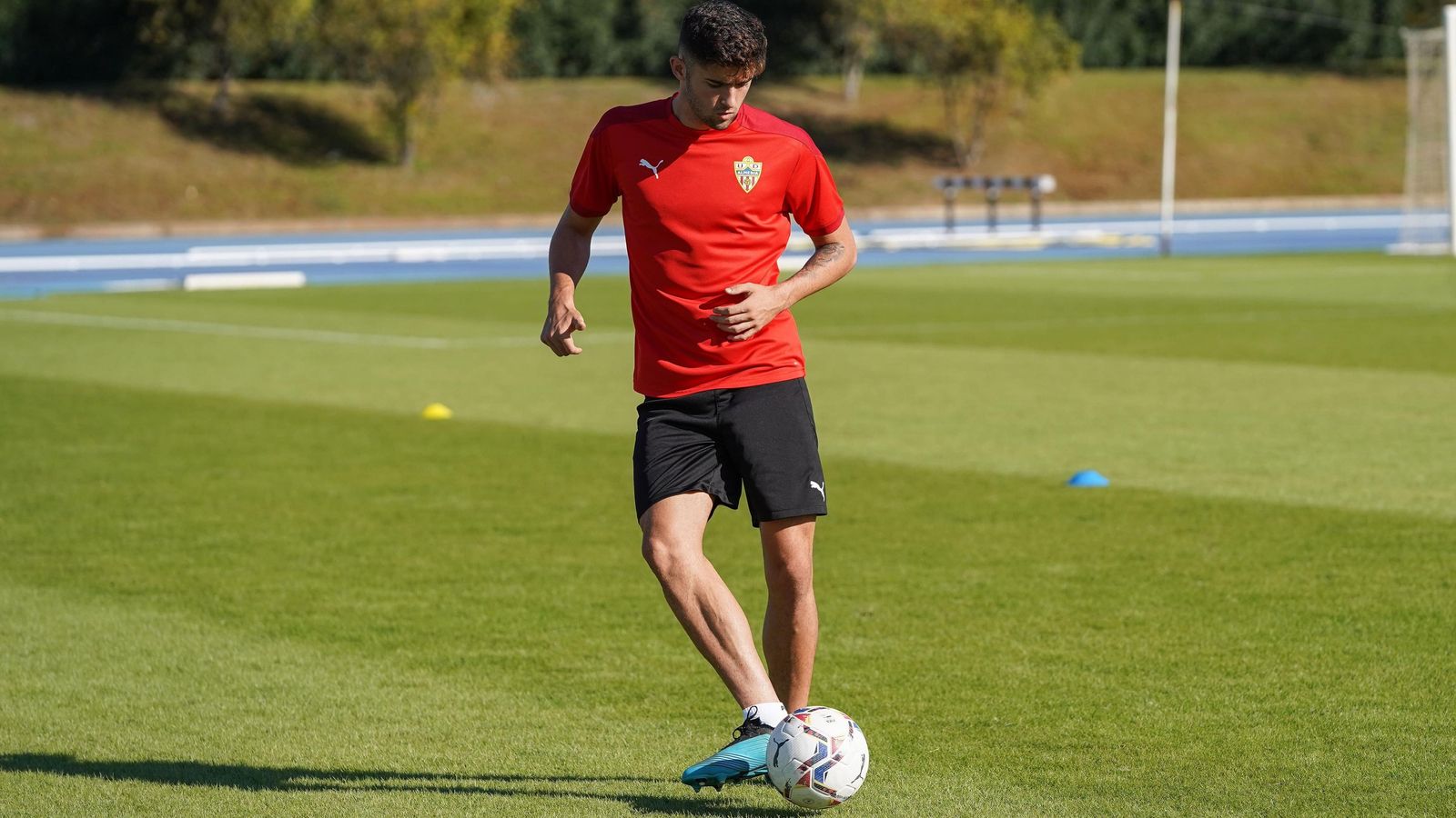 Escobar tiene por delante a Sadiq, Pedro Mendes y Juan Villar